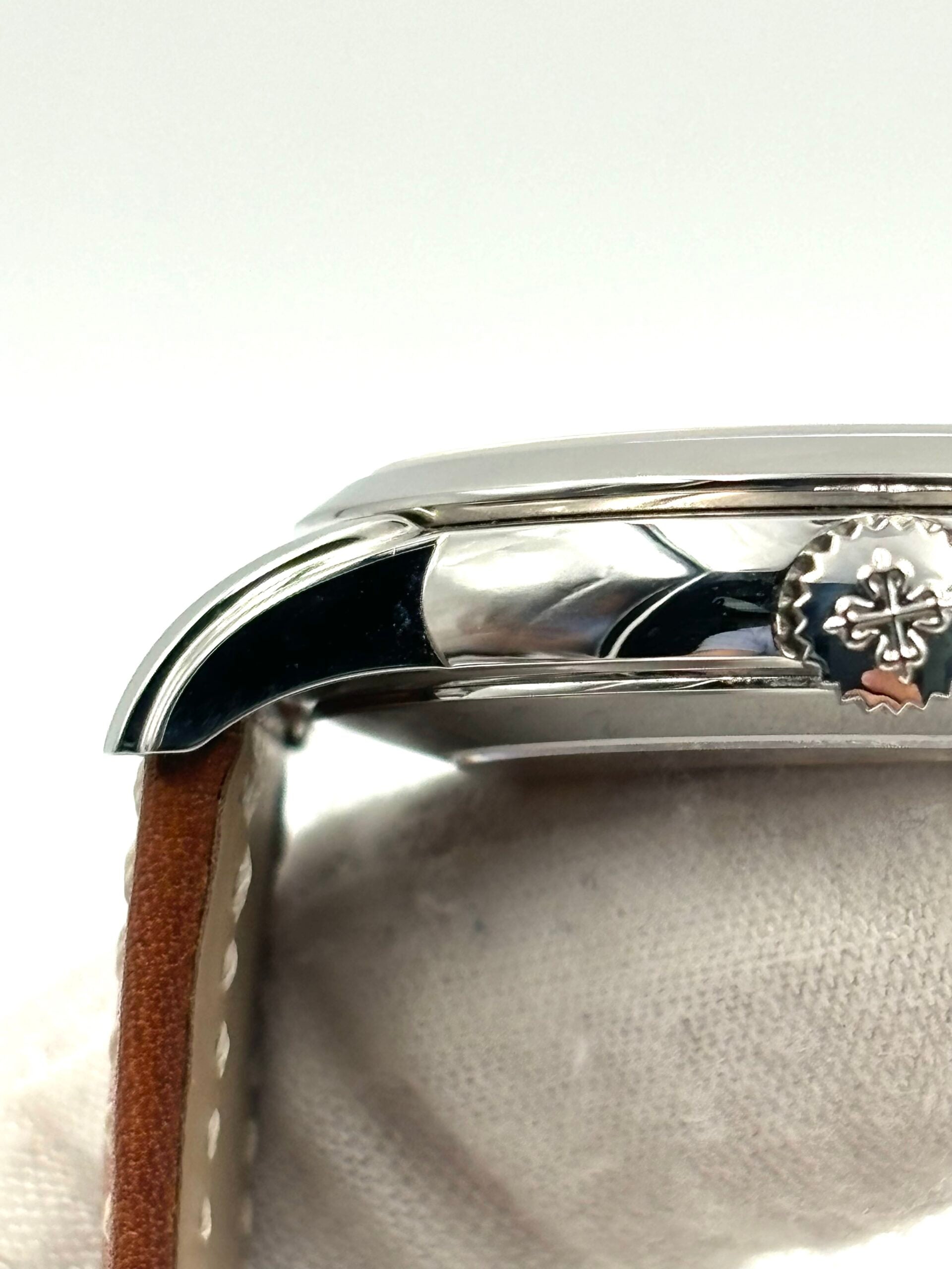 Patek Philippe Calatrava 5212A-001