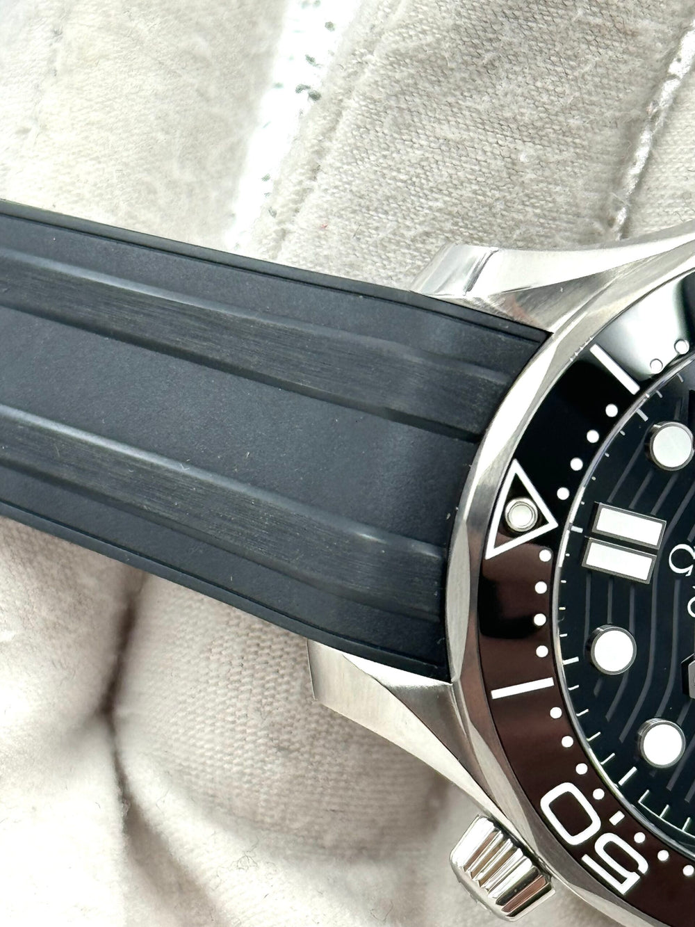 Omega Seamaster 300M 210.32.42.20.01.001