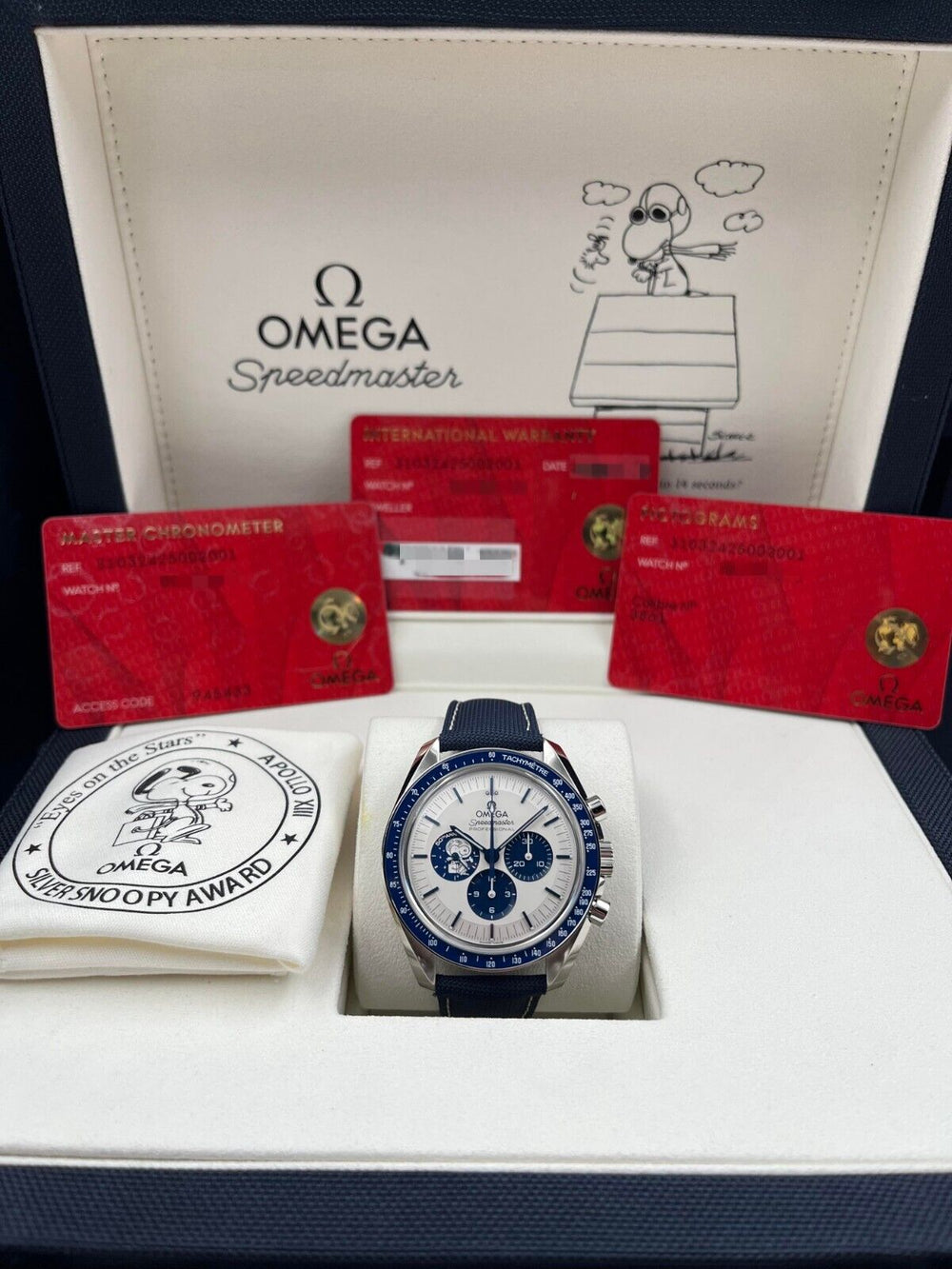 Omega Speedmaster Snoopy 310.32.42.50.02.001