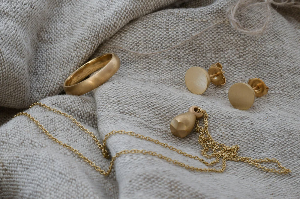 Selling Gold Filled vs. Gold Plated Jewelry: What’s the Difference?