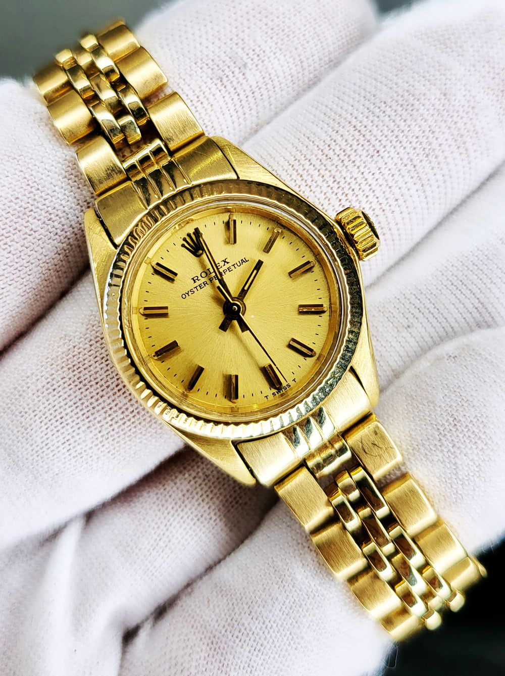 Ladies Rolex Oyster Perpetual Luxury Watch