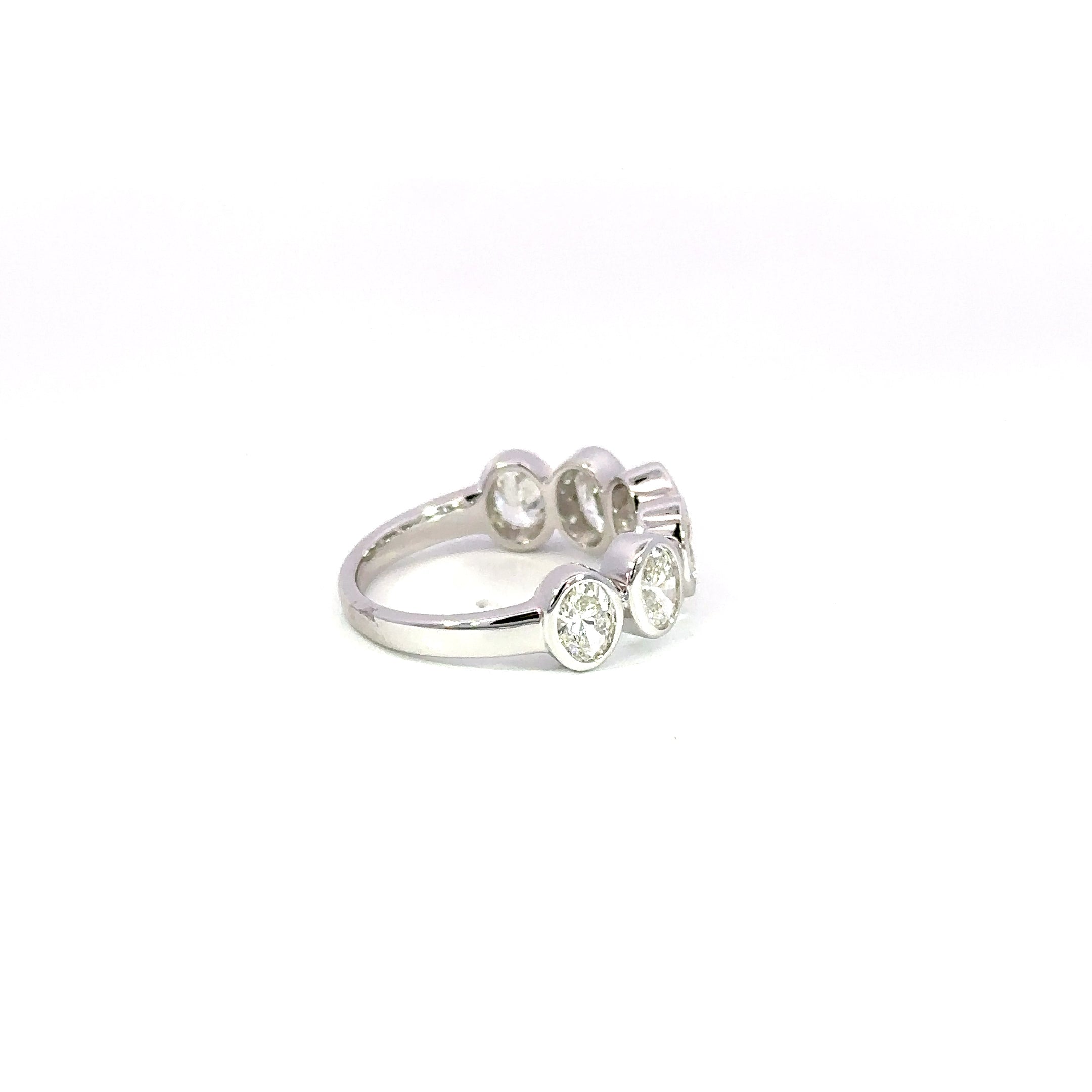 18kt wg Six Oval Diamond Ring
