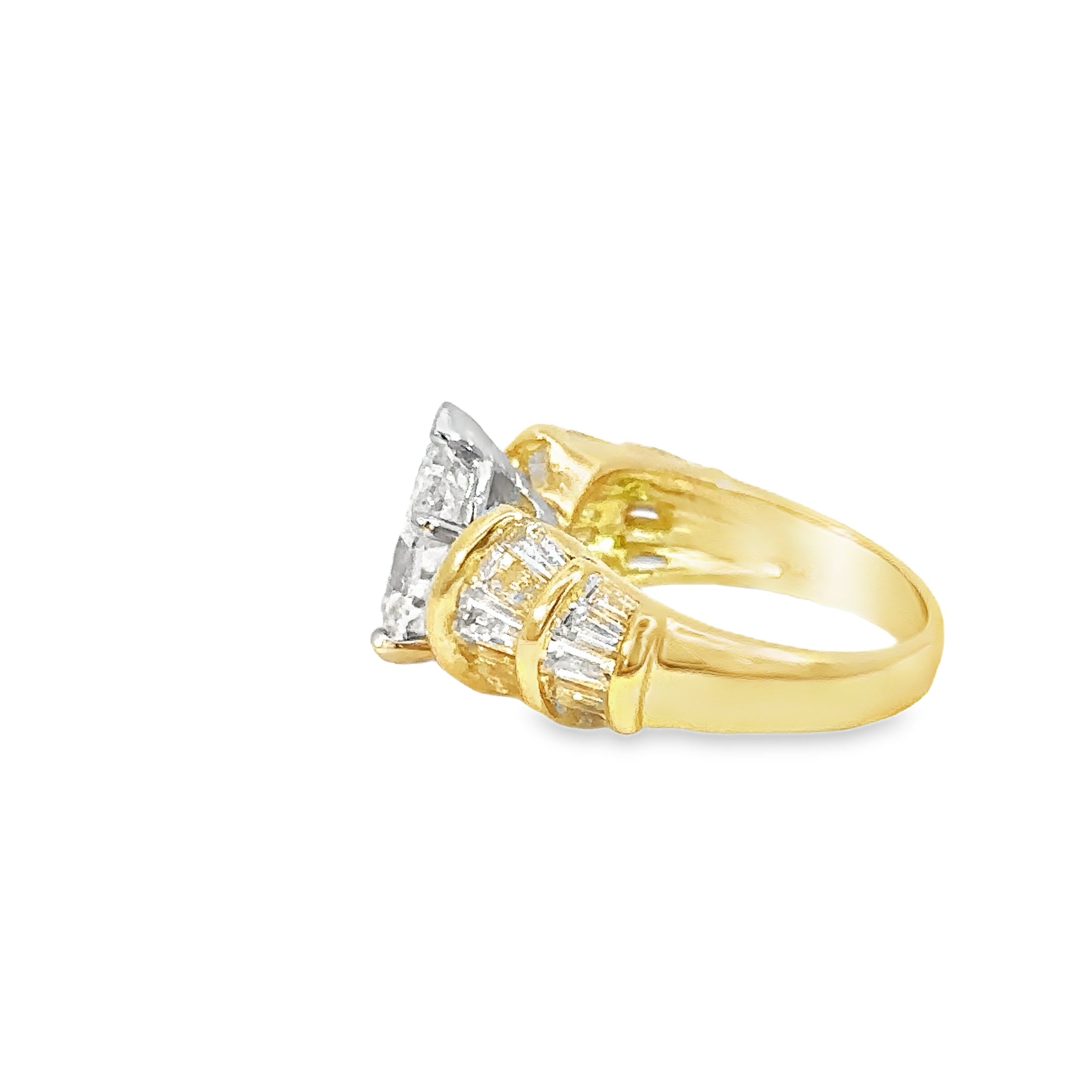 18k Yellow Gold Pear Shape Engagement Ring