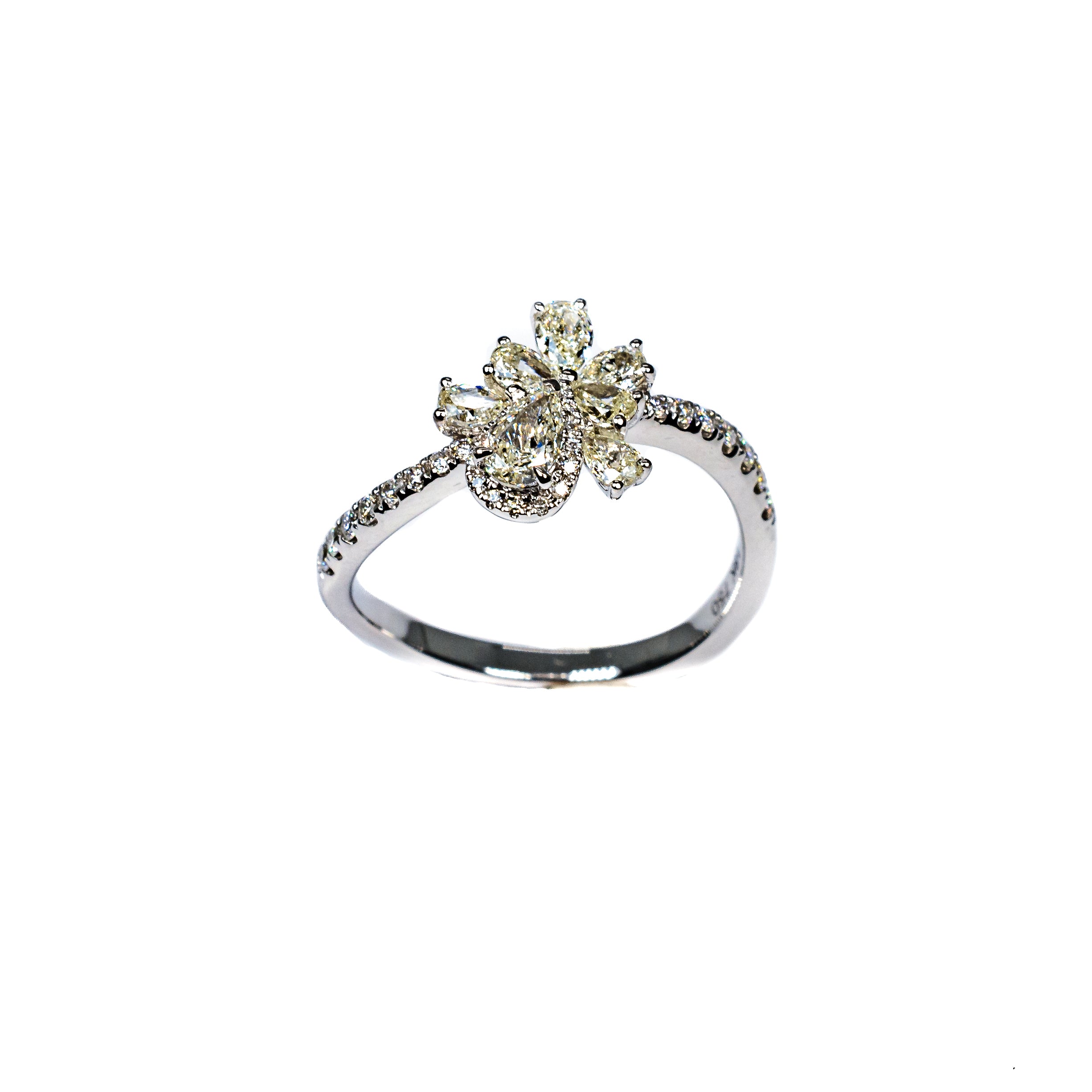 18K White Gold Diamond Floral Cluster Ring
