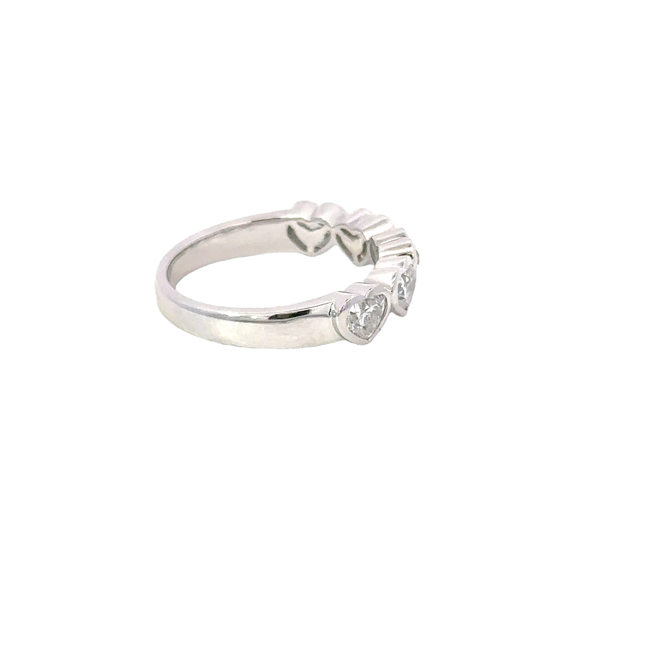 18kt wg Heart Bezel 5 Stone Di