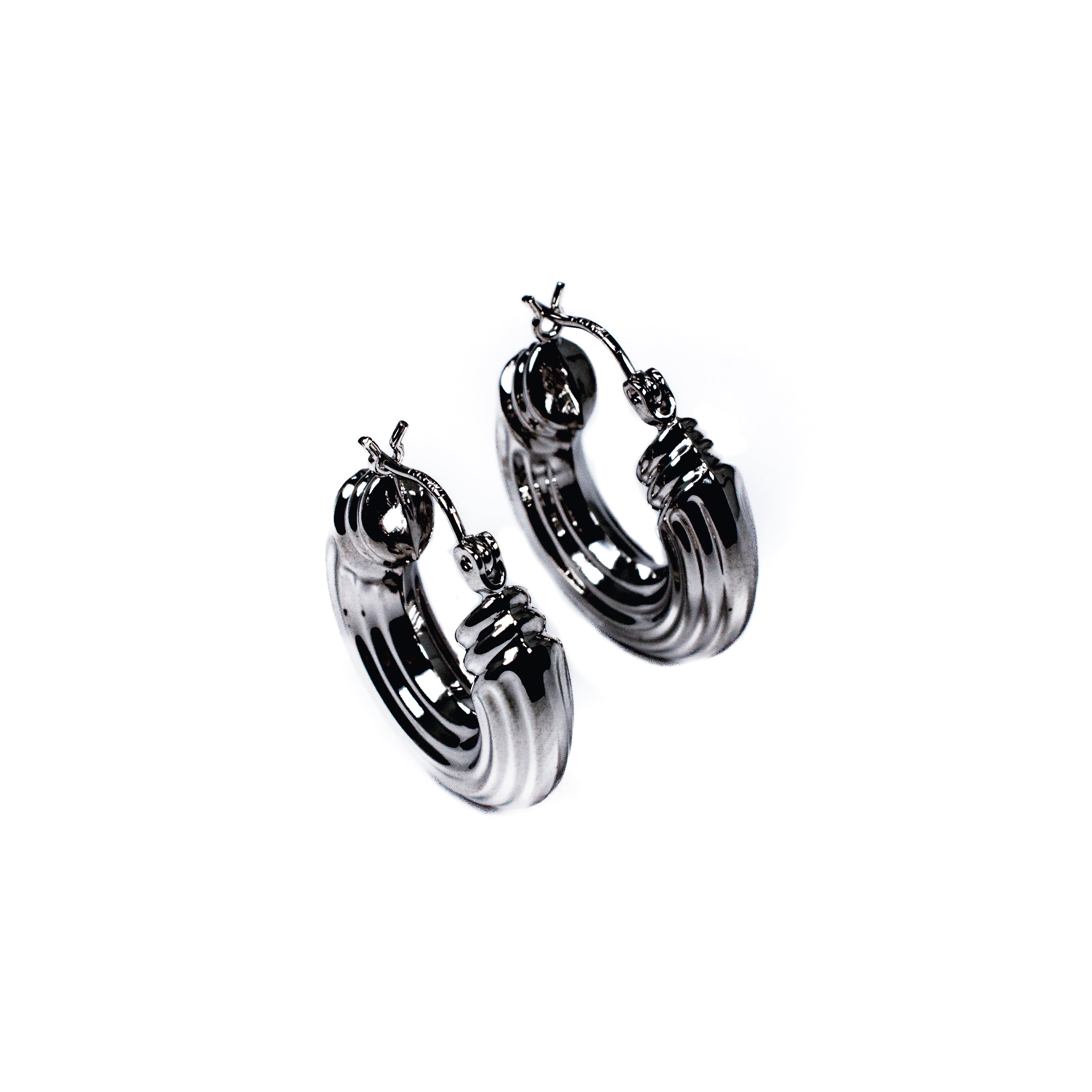 14kt White Gold Ribbed Hoop Fashion Earrings