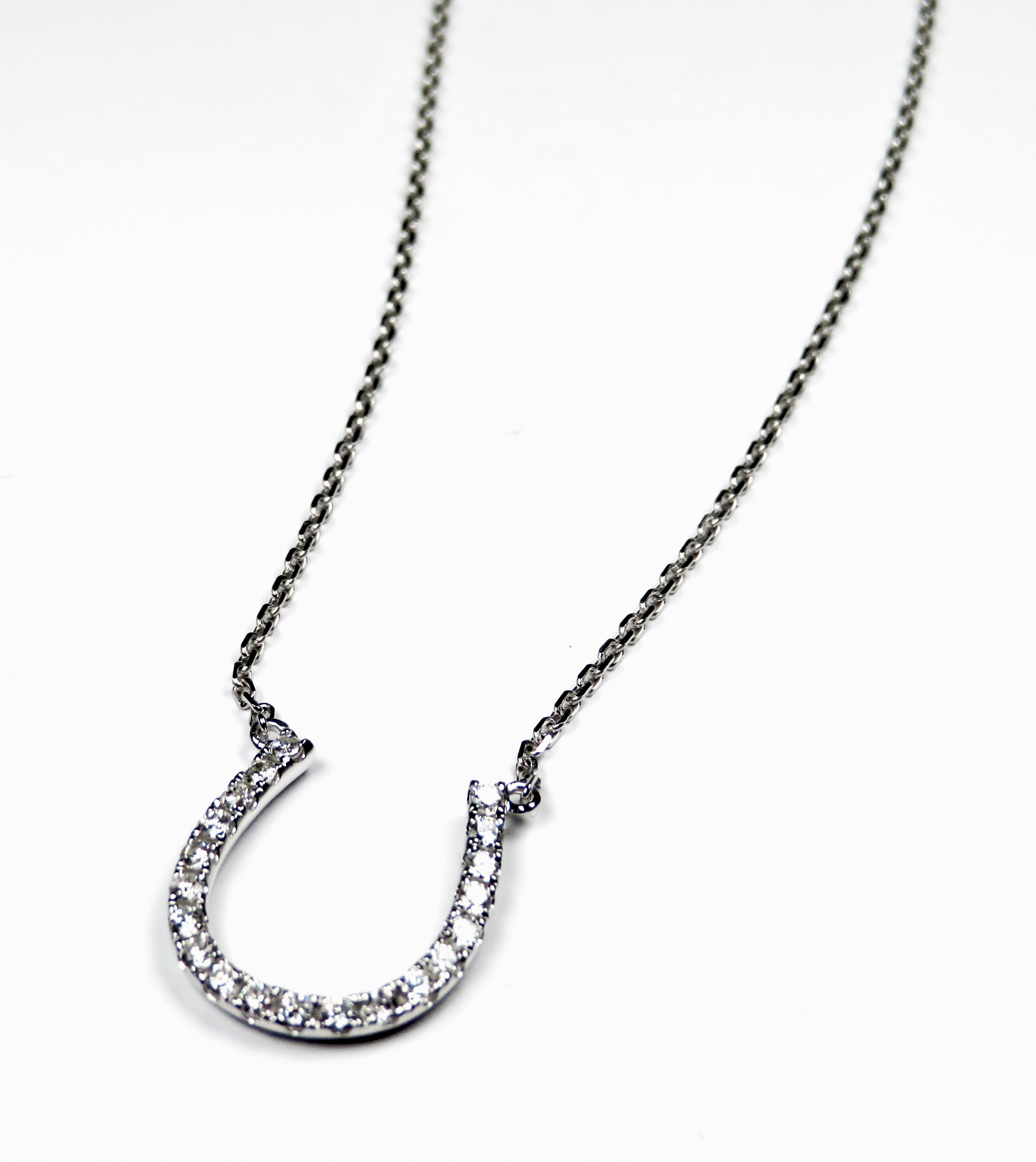 18kt wg Horseshoe diamond neck