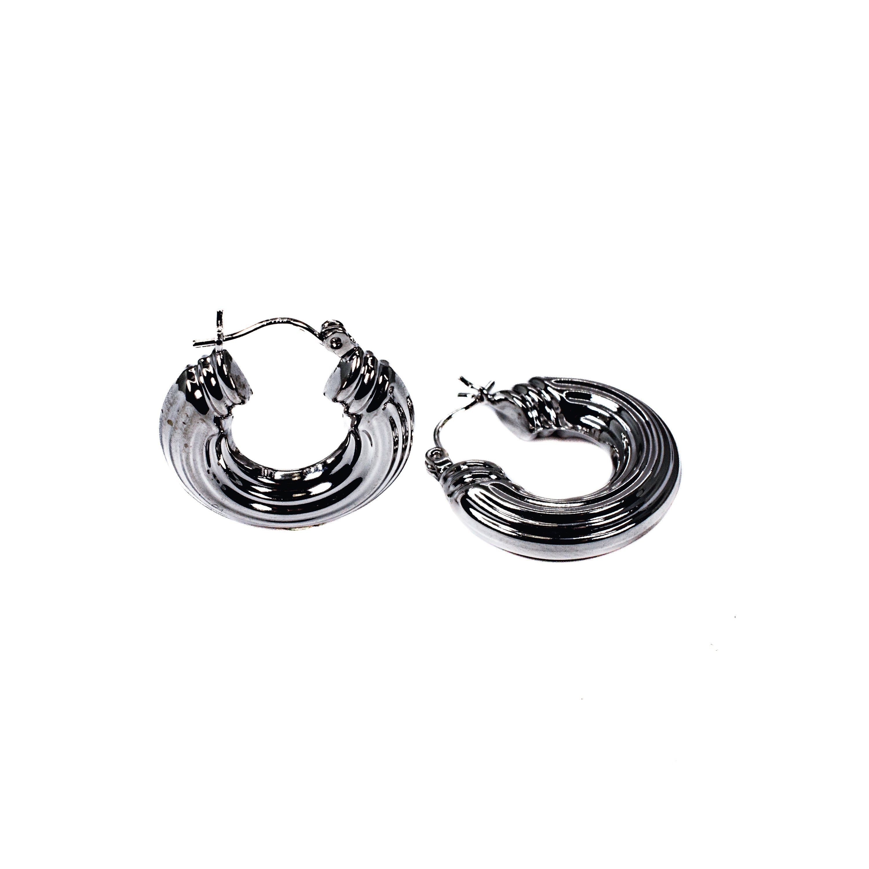 14kt White Gold Ribbed Hoop Fashion Earrings