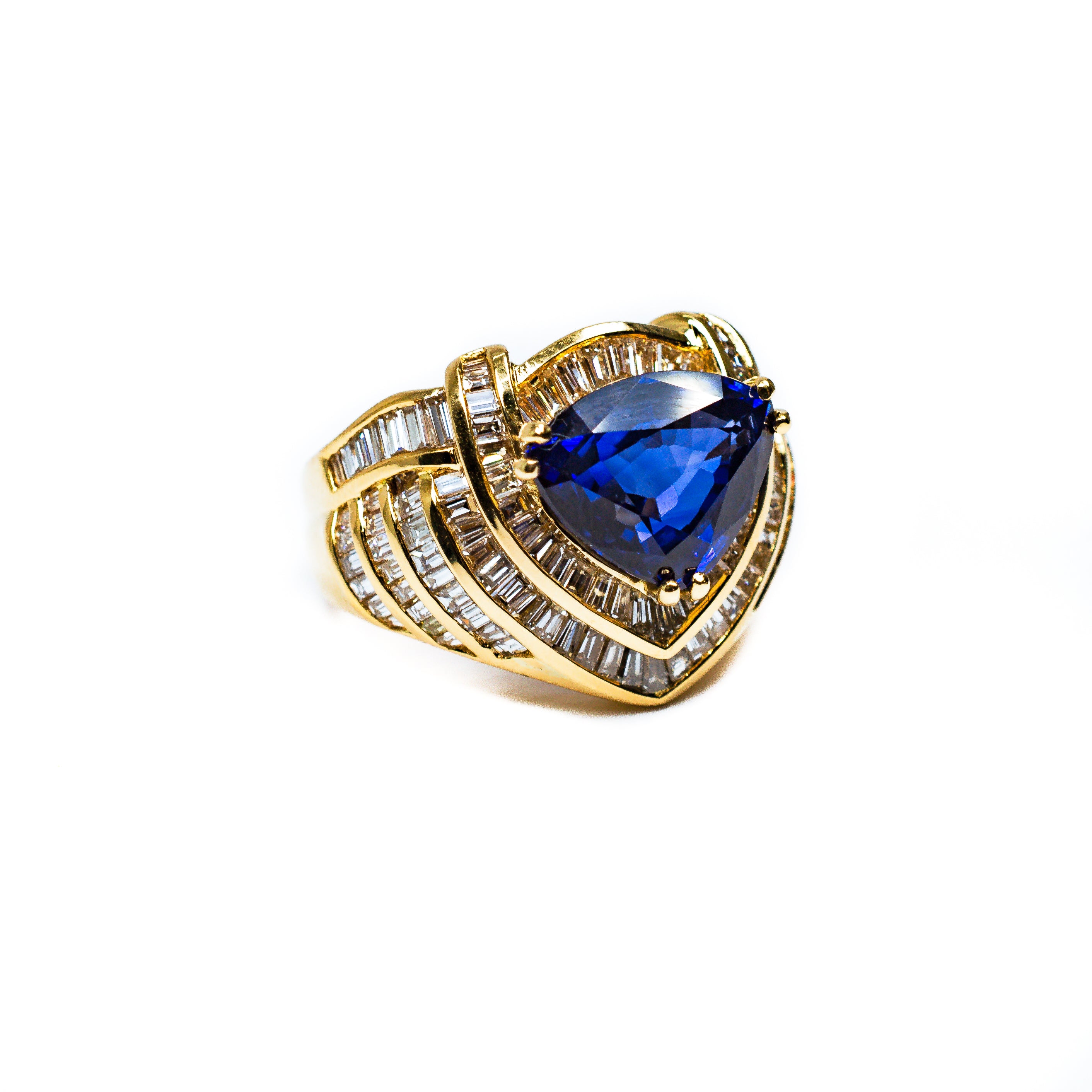 18K Yellow Gold AGL Certified Blue Sapphire & Diamond Ring – 8.68 Carats