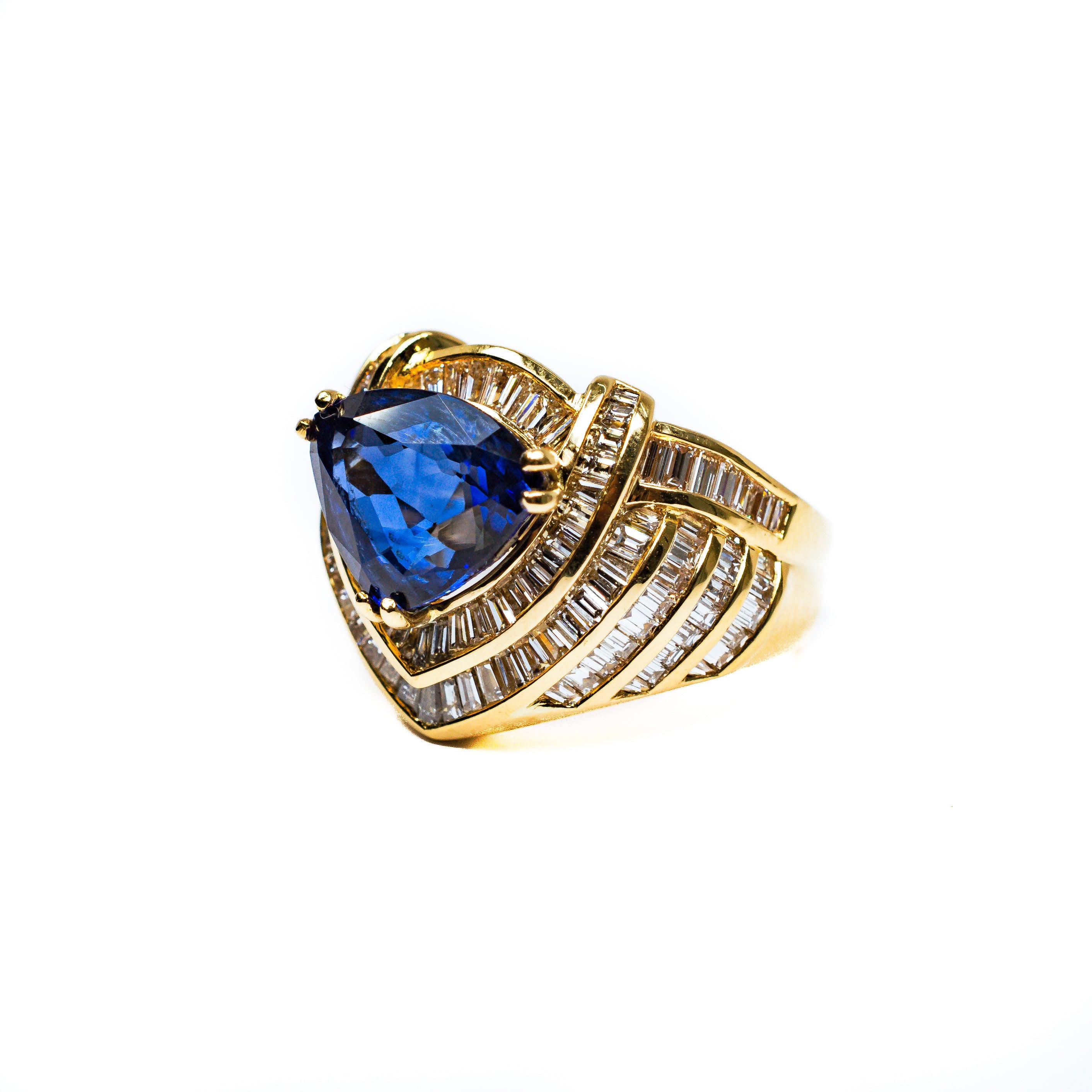 18K Yellow Gold AGL Certified Blue Sapphire & Diamond Ring – 8.68 Carats