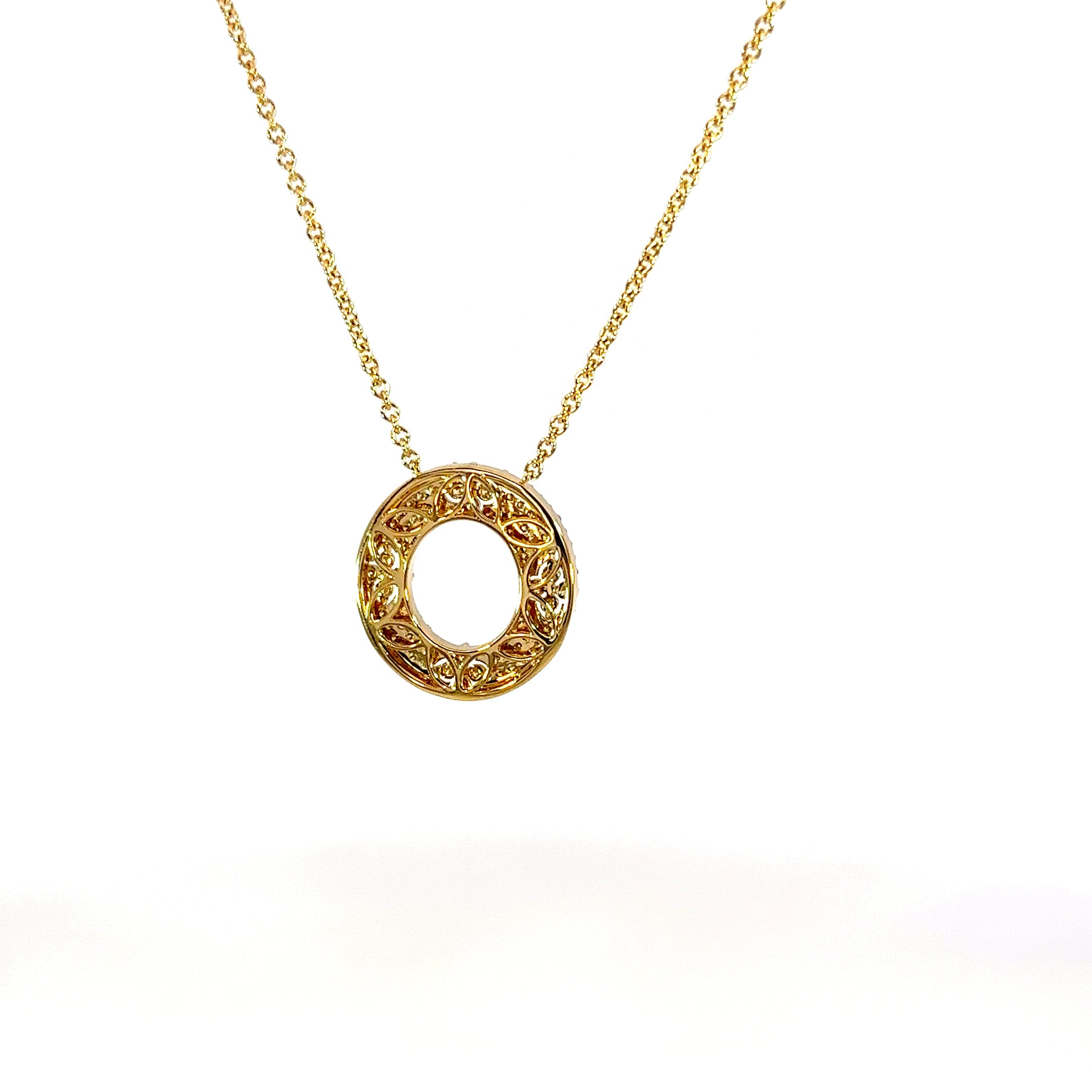 18K Gold Pavé Diamond Circle Pendant Necklace