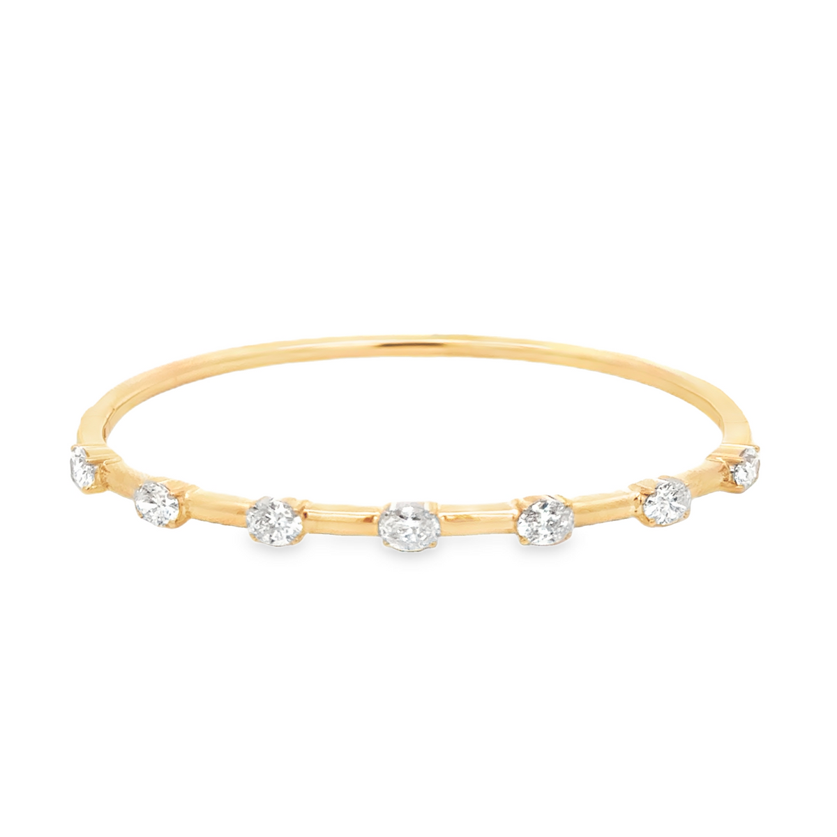 18K Yellow Gold Oval Diamond Bangle 2.20 Carat VS Diamonds