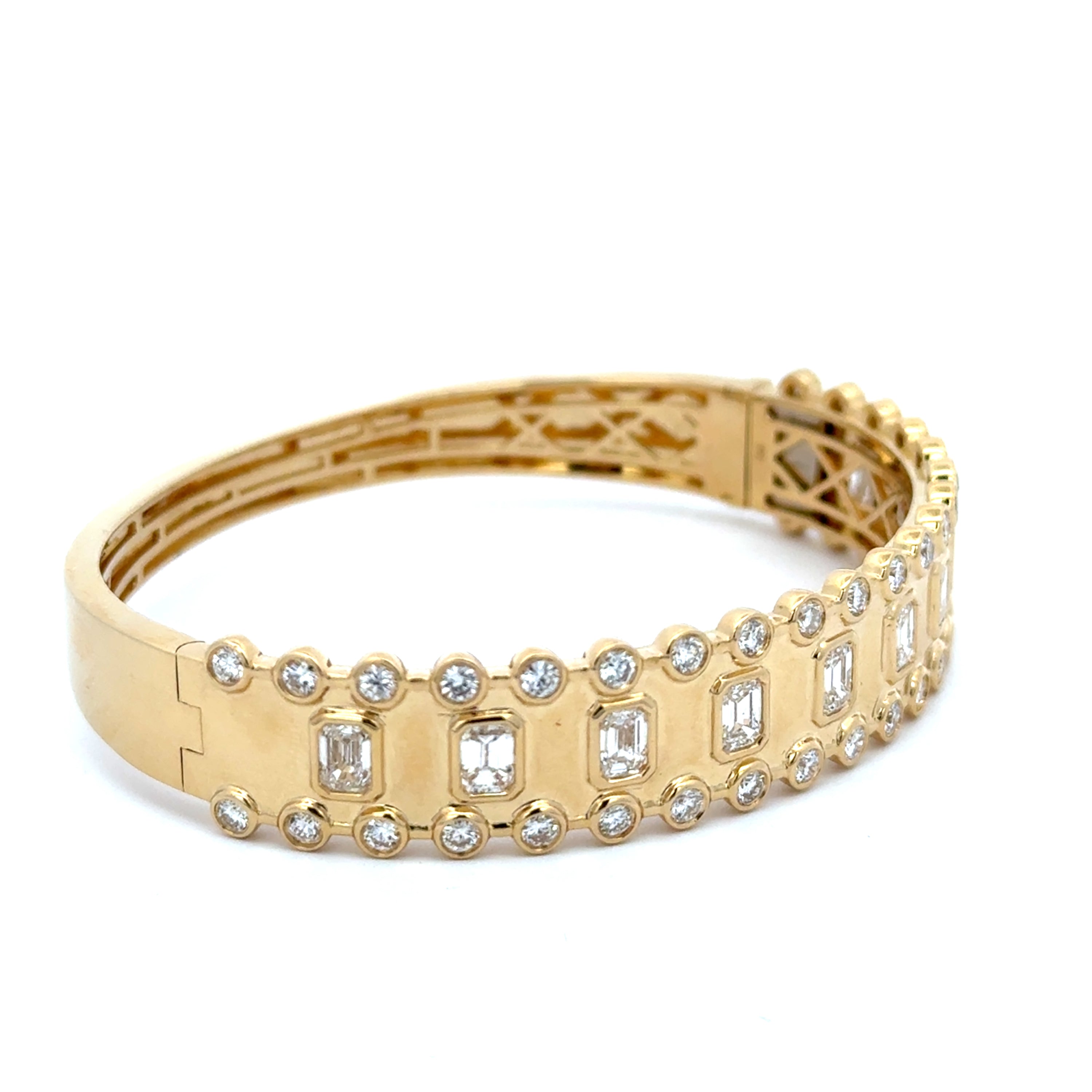 18K Yellow Gold Emerald Cut Diamond Bangle 4.50 Carat VS