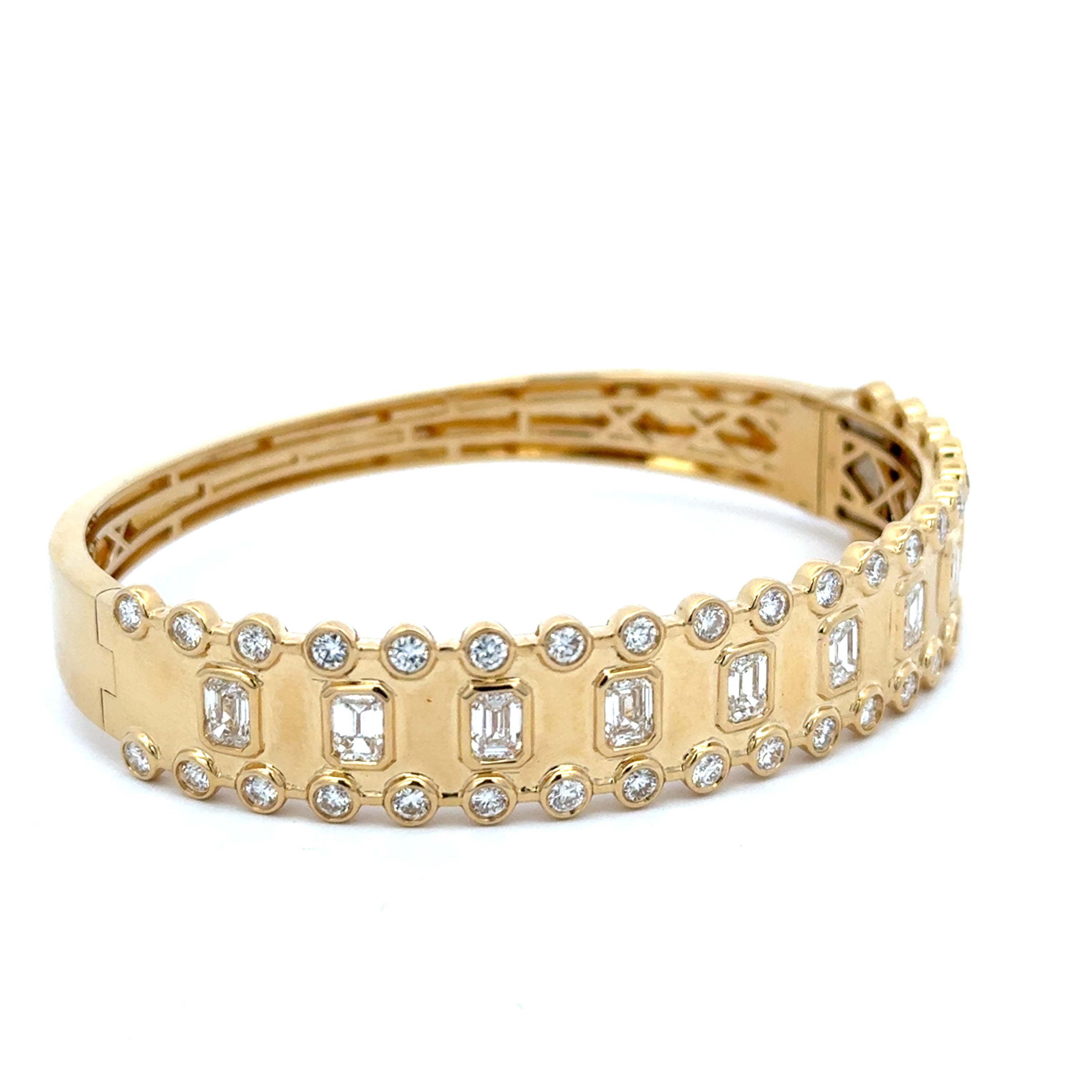 18K Yellow Gold Emerald Cut Diamond Bangle 4.50 Carat VS