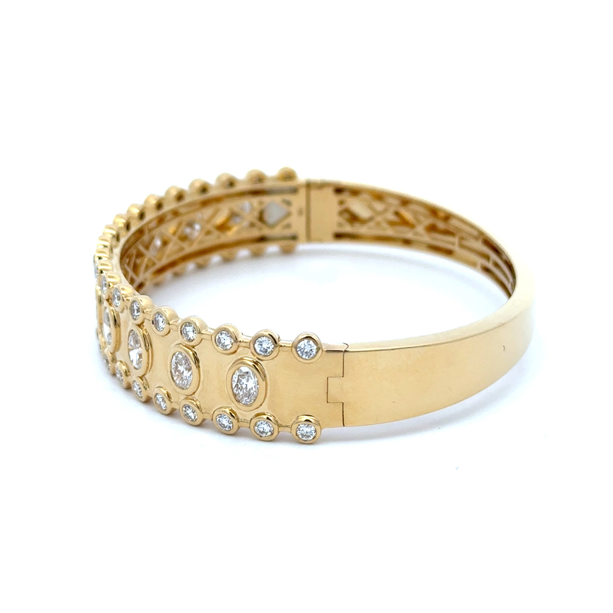 18K Yellow Gold Diamond Bangle Bracelet 4.20 Carat Oval & Round VS Diamonds
