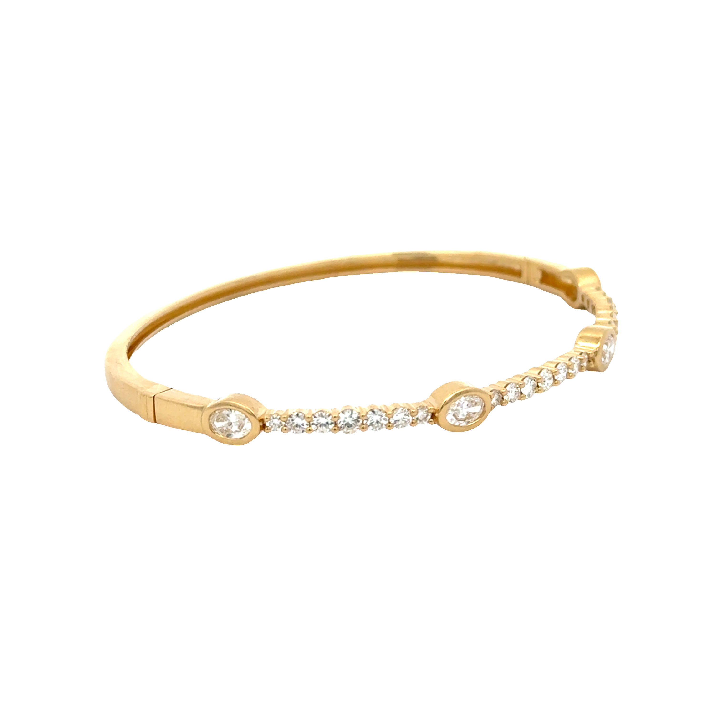 18K Yellow Gold Diamond Bangle 2.10 Carats – Oval Bezel Set & Pavé Diamond Bracelet