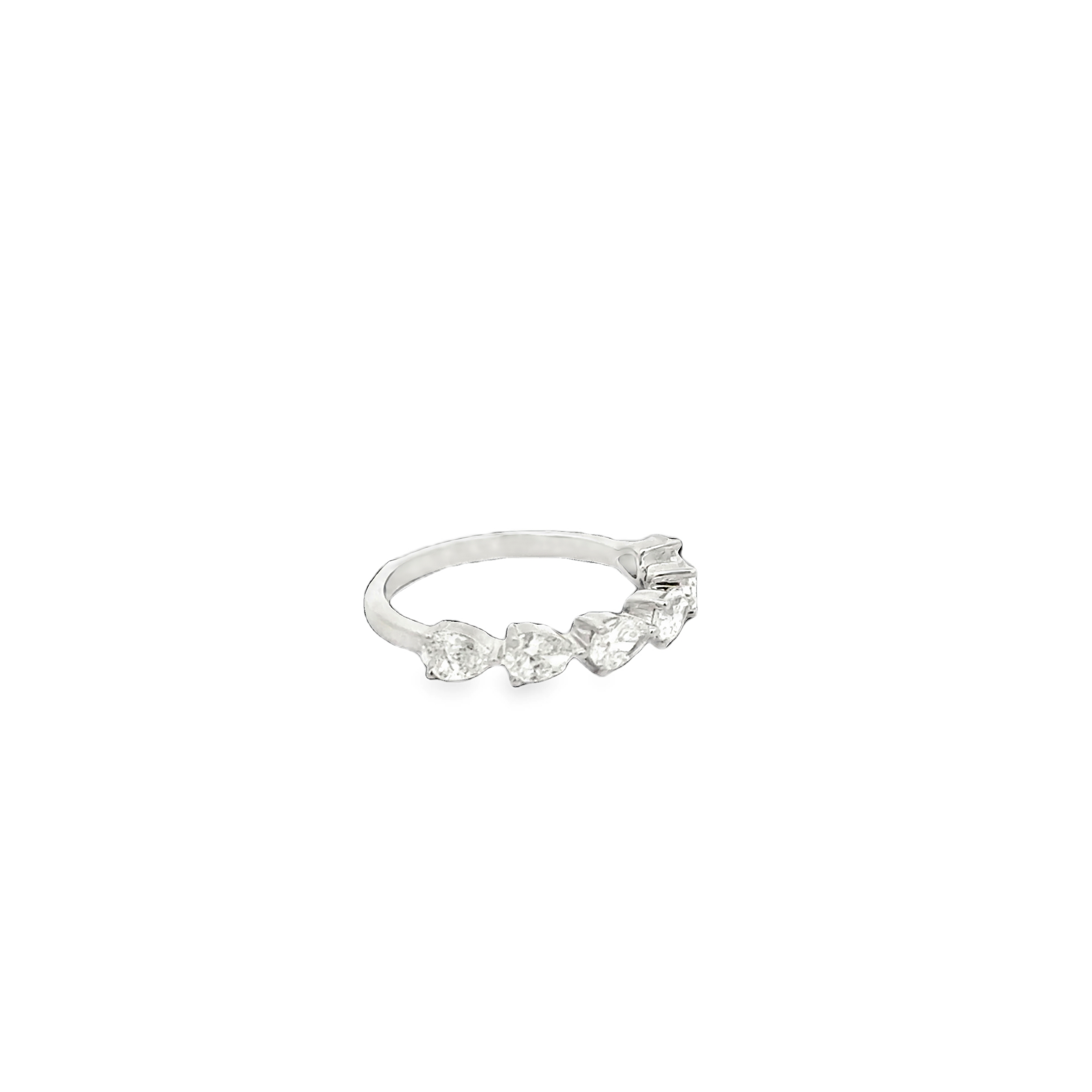 18K White Gold Pear Shape Diamond Ring