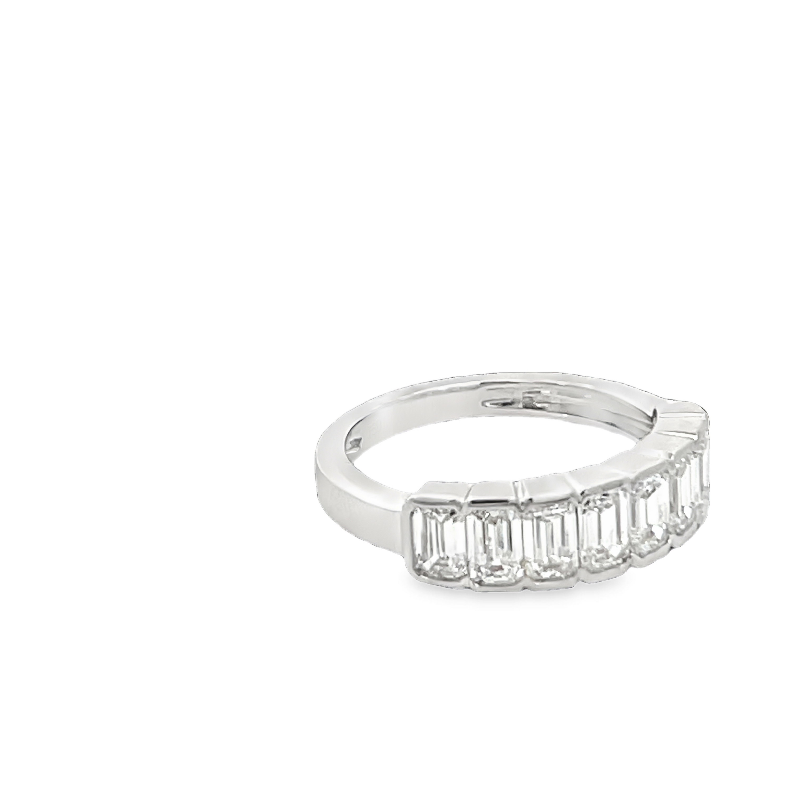 18K White Gold Emerald Diamond Ring 1.80 Carat VS