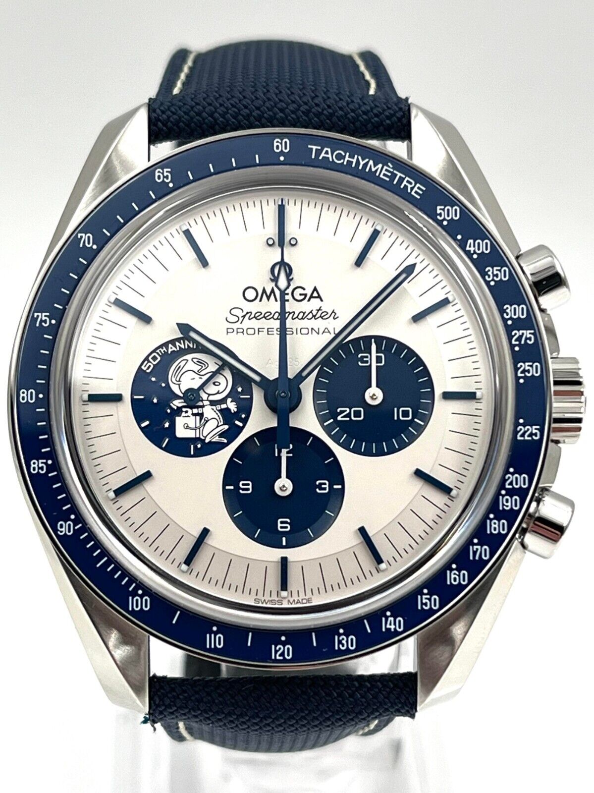 Omega Speedmaster Snoopy 310.32.42.50.02.001