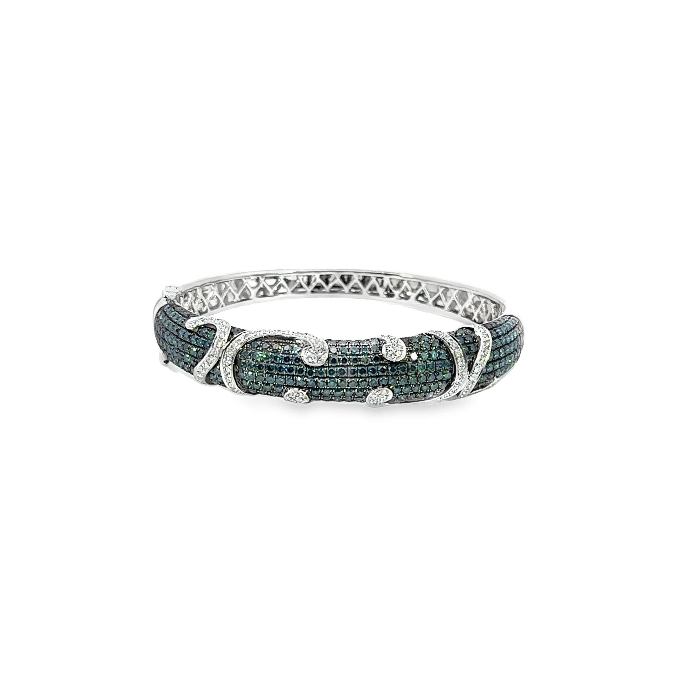 -E- 14kt wg Bangle with Irradi