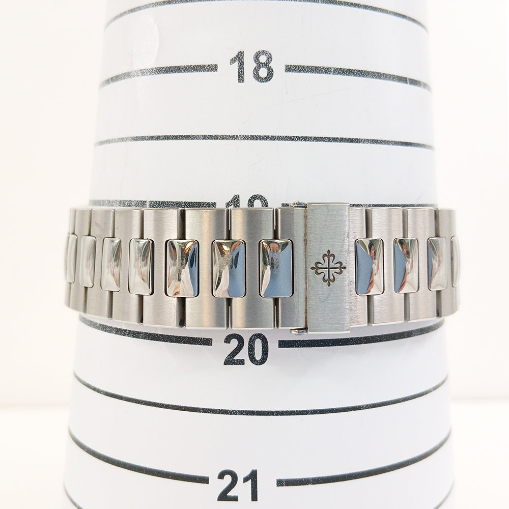 Nautilus Annual Calendar Moon Phase 40.5mm Stainless Steel  5726/1A-014