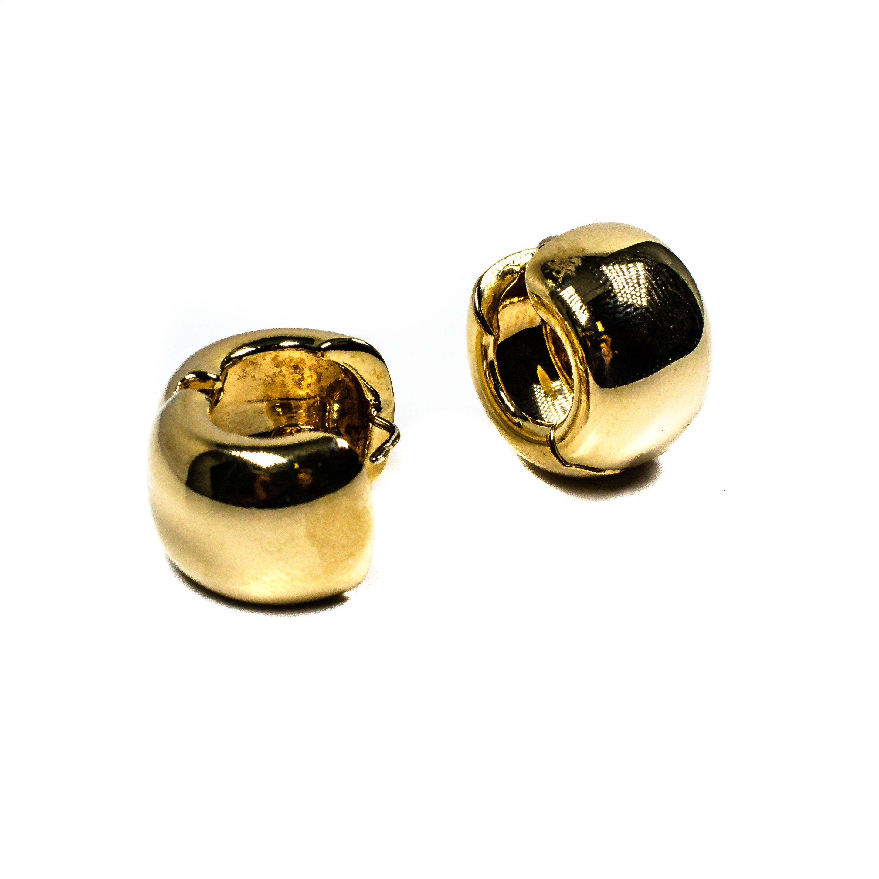 -E- 14kt yg wide huggie hoops