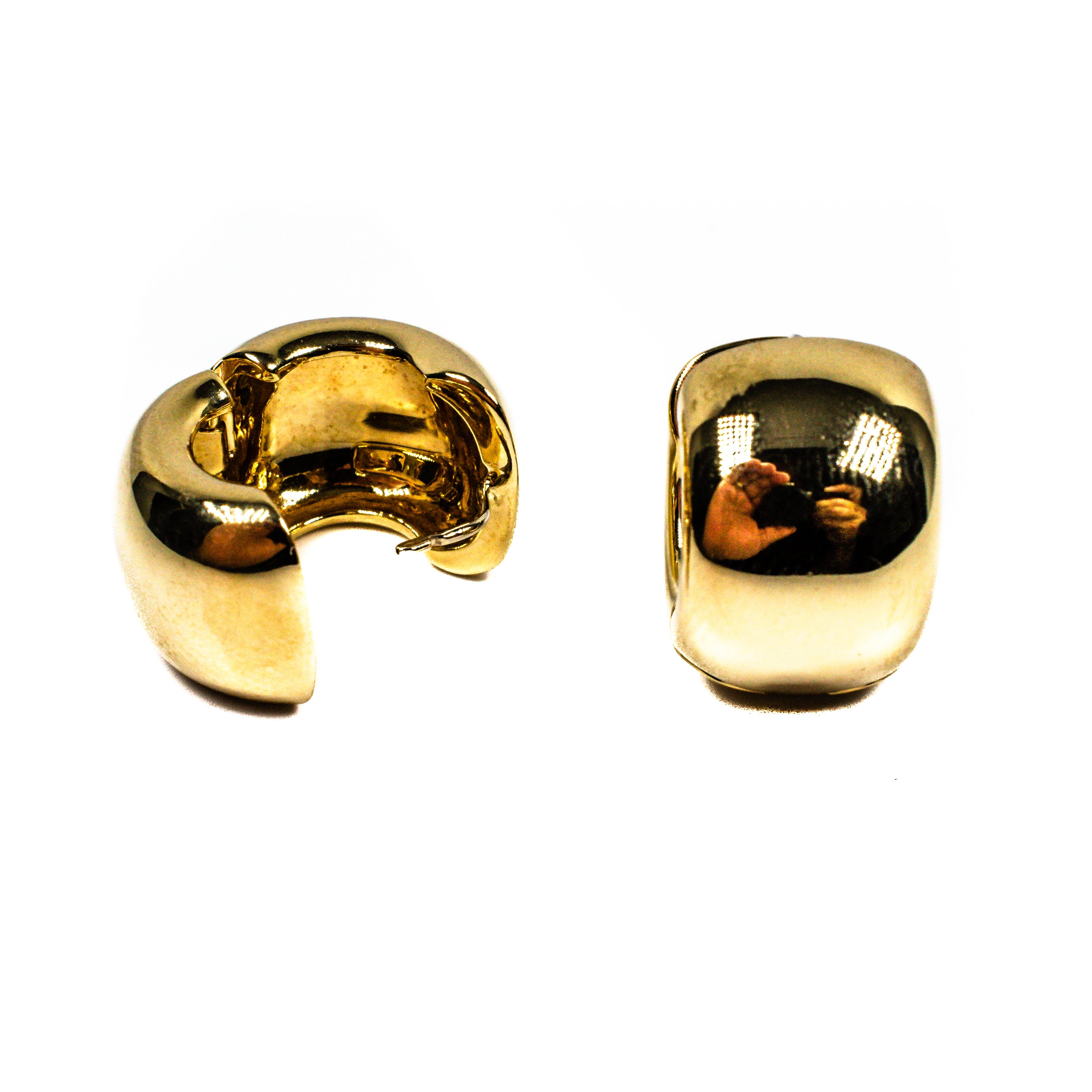 -E- 14kt yg wide huggie hoops