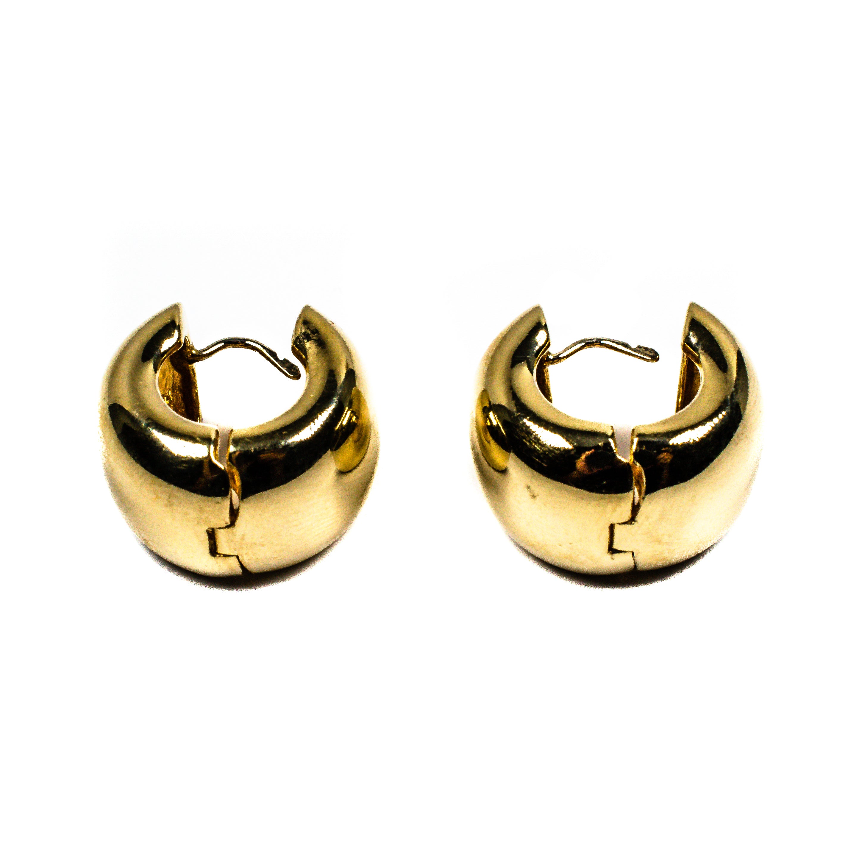 -E- 14kt yg wide huggie hoops