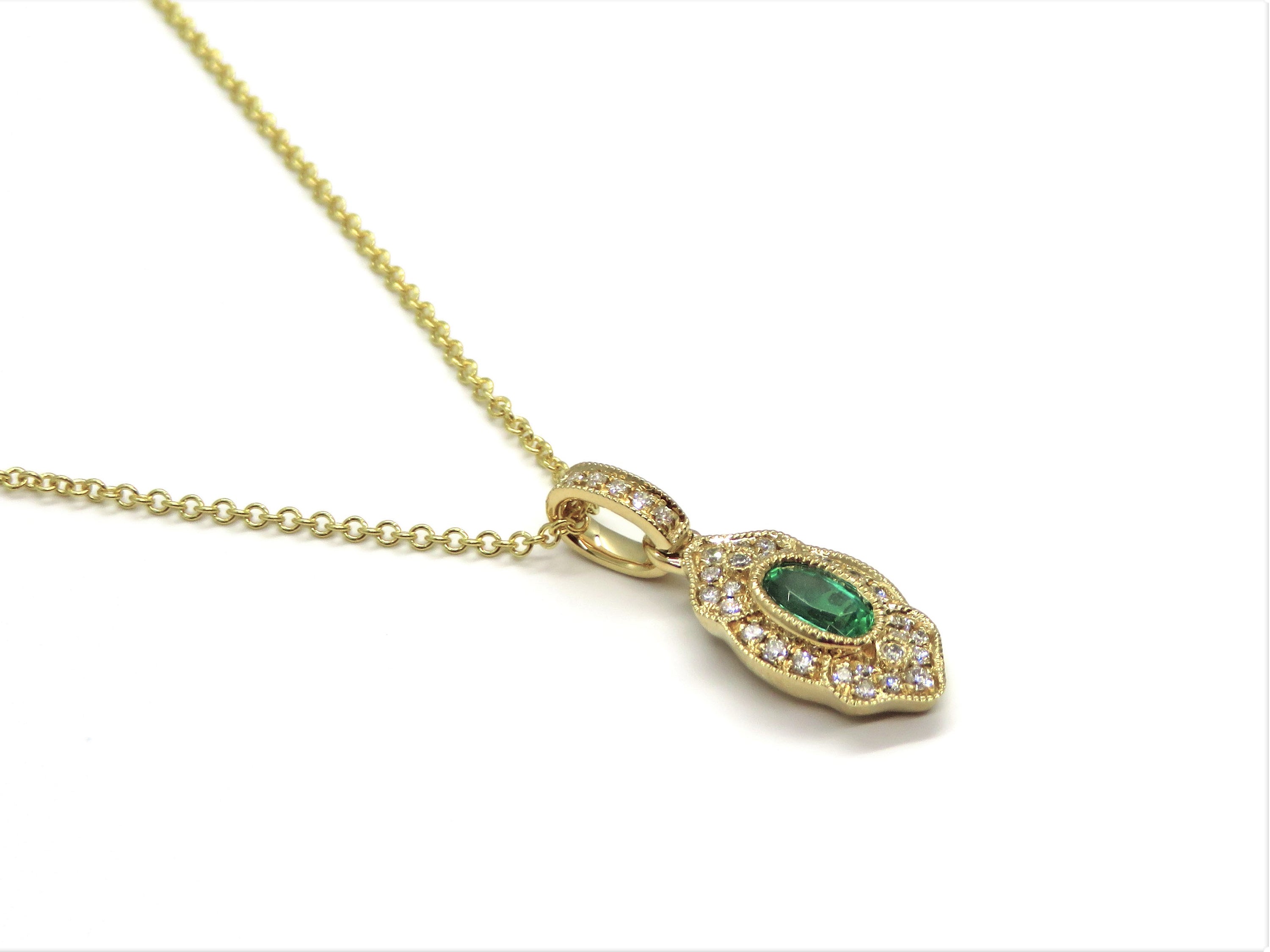 18K Yellow Gold Vintage Style Emerald & Diamond Pendant Necklace