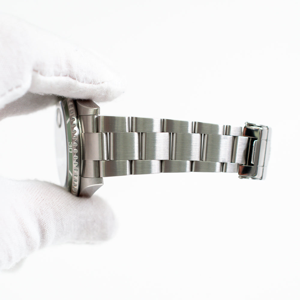 Submariner Date 40mm "Kermit" Steel 16610LV