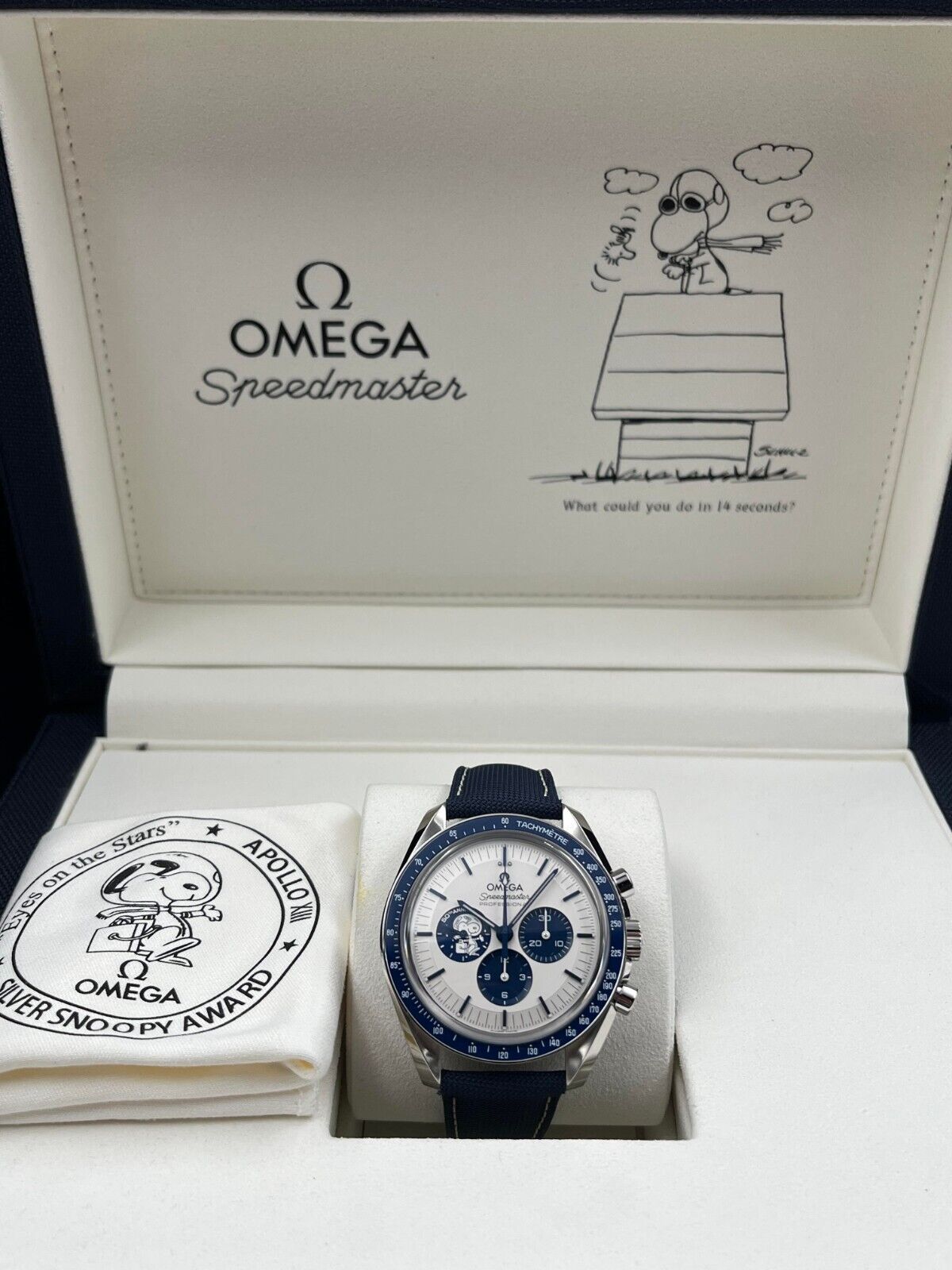 Omega Speedmaster Snoopy 310.32.42.50.02.001