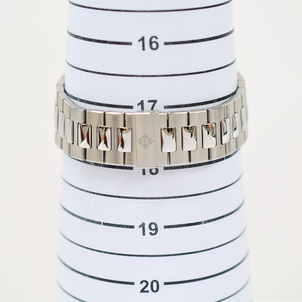 Nautilus 40mm Stainless Steel 5711/1A-011