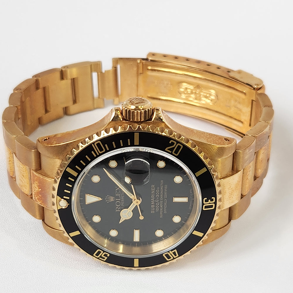 Submariner Date 40mm Black Bezel Yellow Gold 16618