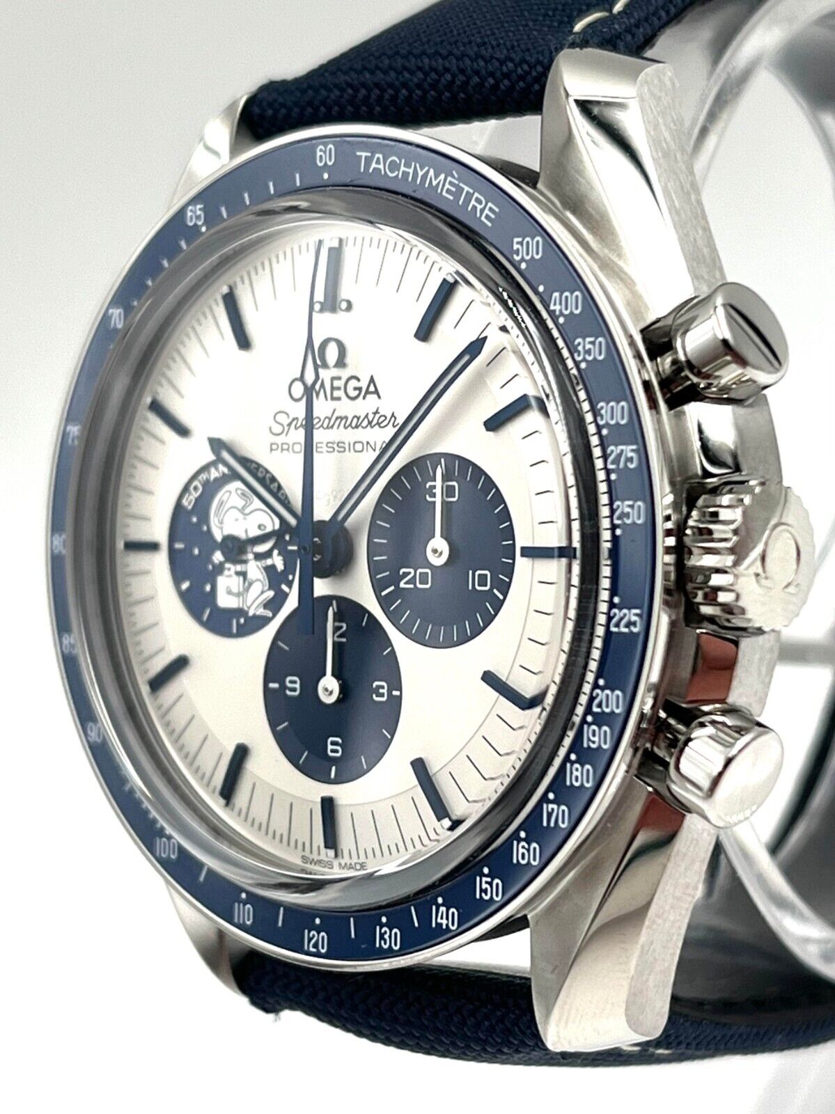 Omega Speedmaster Snoopy 310.32.42.50.02.001
