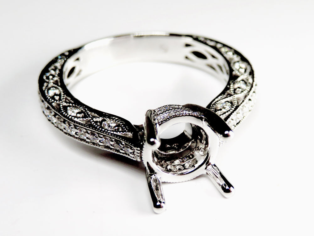 Plat eng ring 
mntg:64=0.58ct