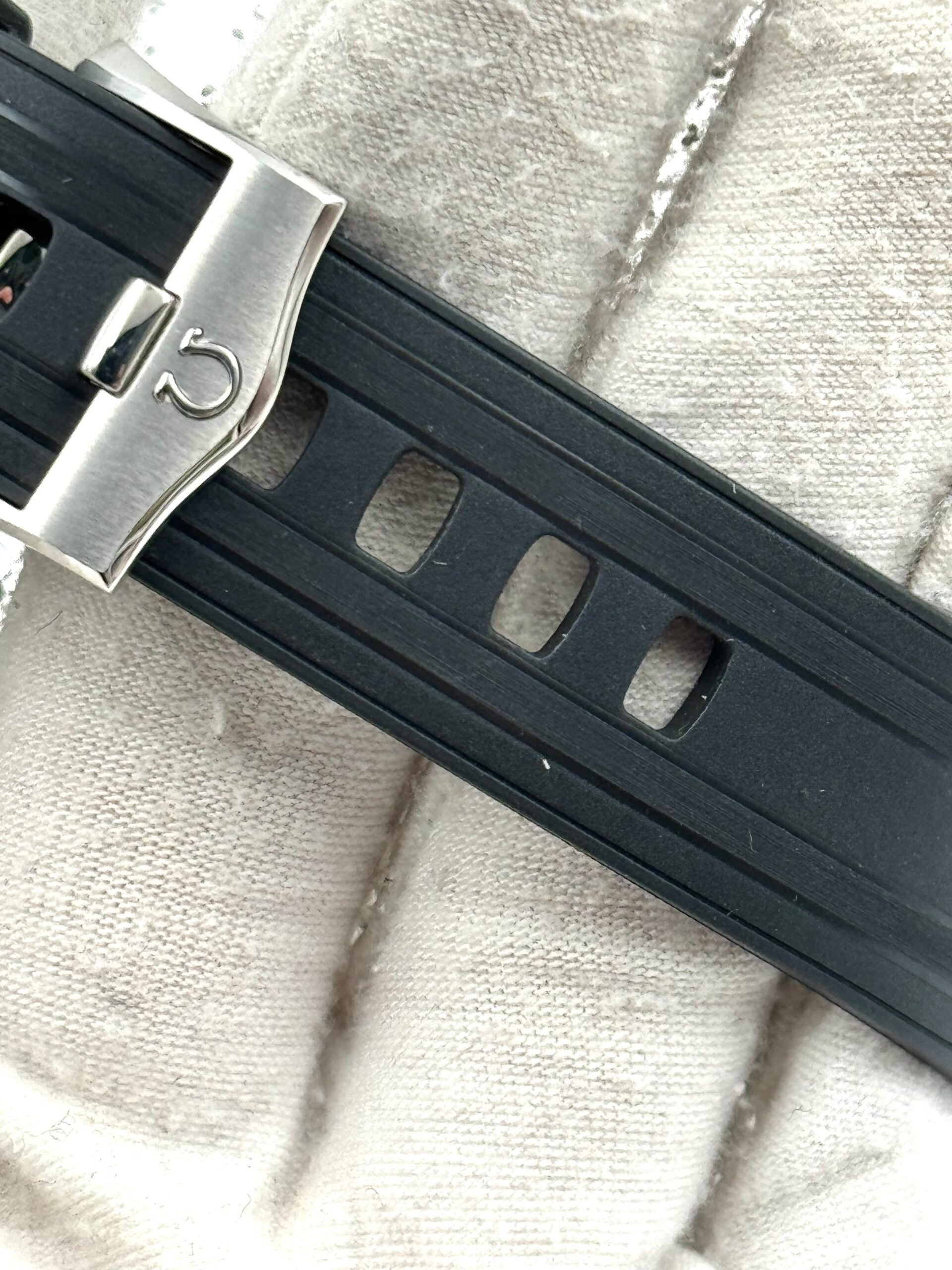 Omega Seamaster 300M 210.32.42.20.01.001
