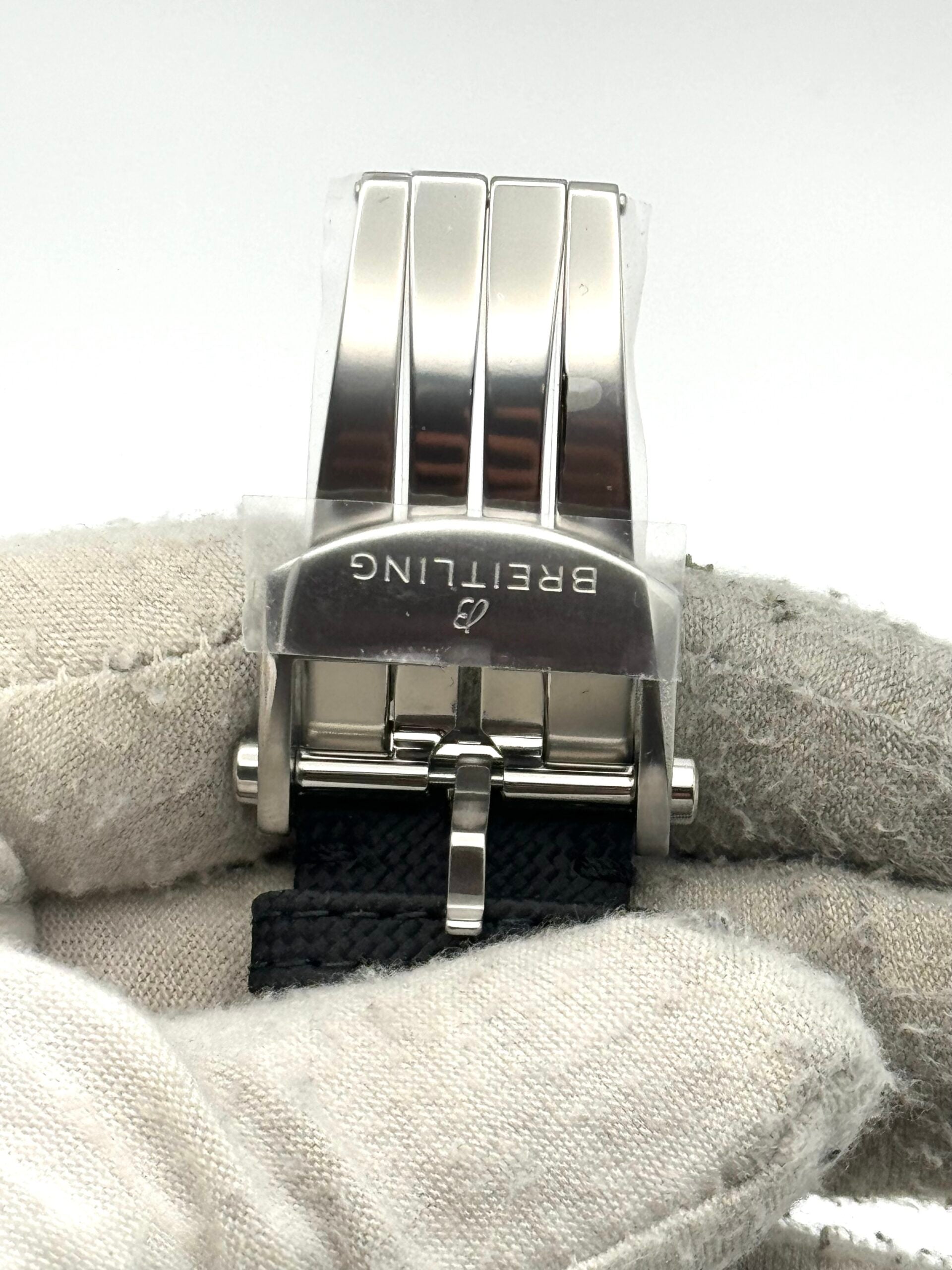 Breitling Avenger AB0147