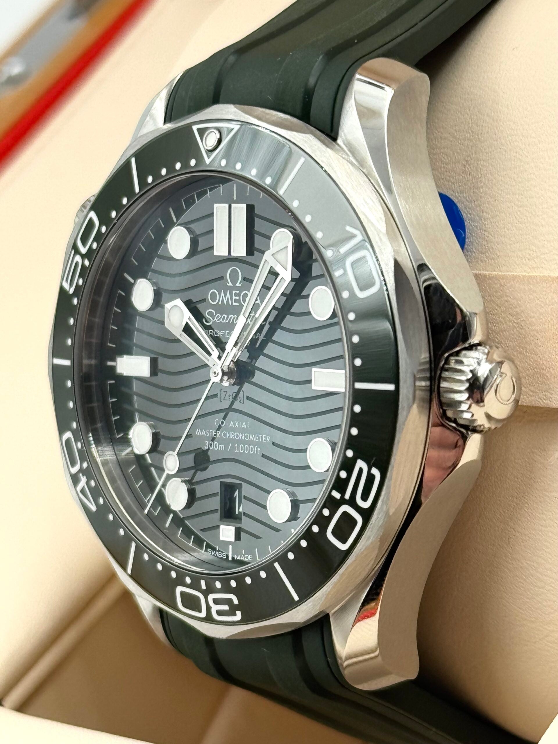 Omega Seamaster 300M 210.32.42.20.10.001