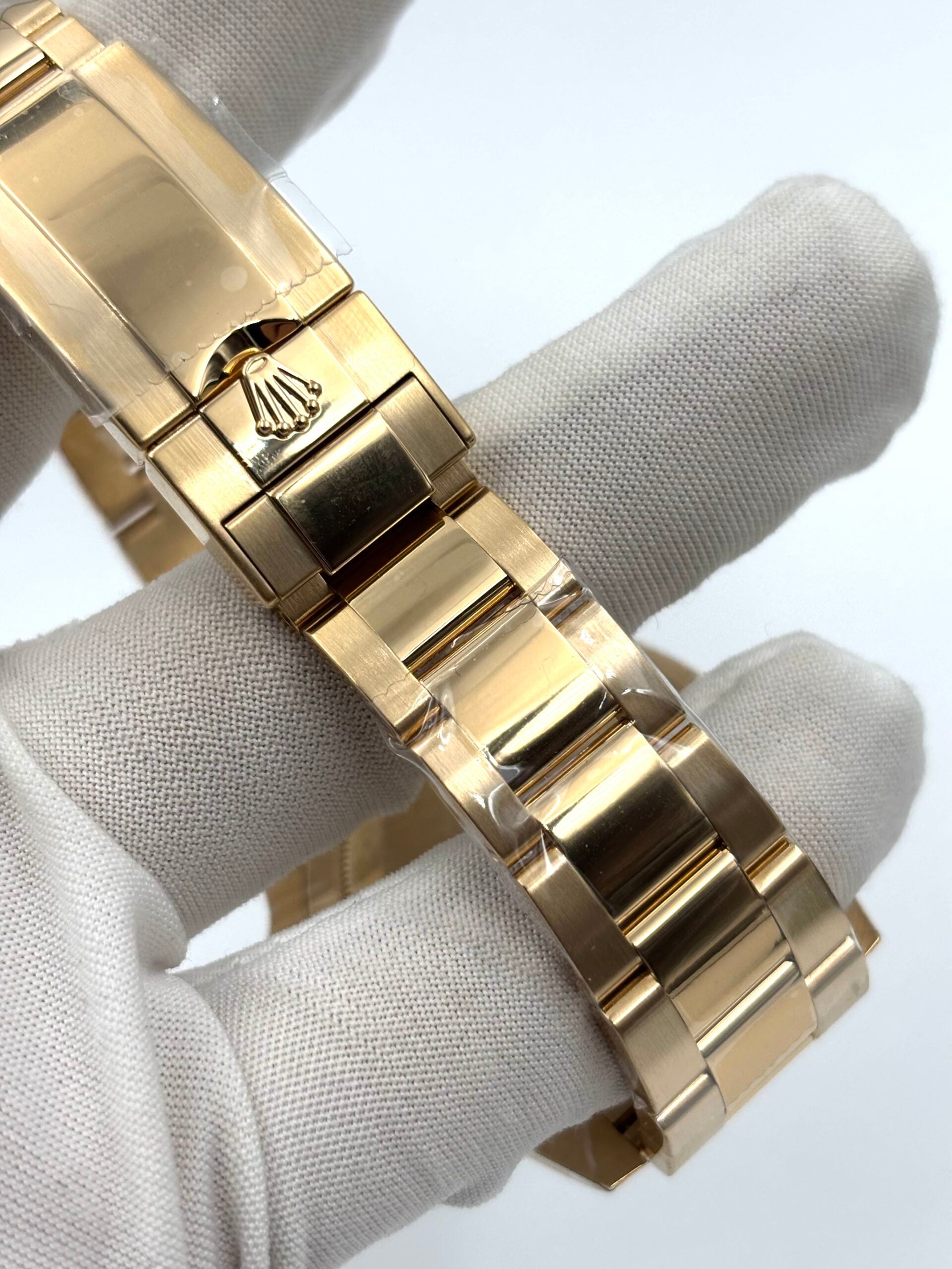 Rolex GMT-Master 116718LN Green Dial Yellow Gold – Golden Anvil