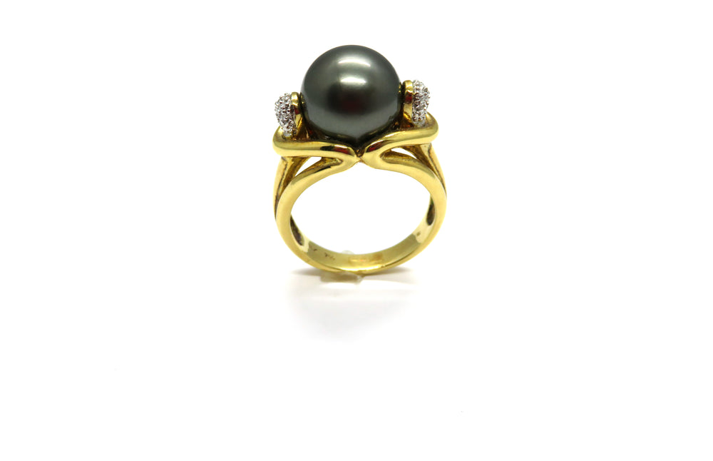 18kt Yellow Gold Black South Sea Pearl and Diamond Ring