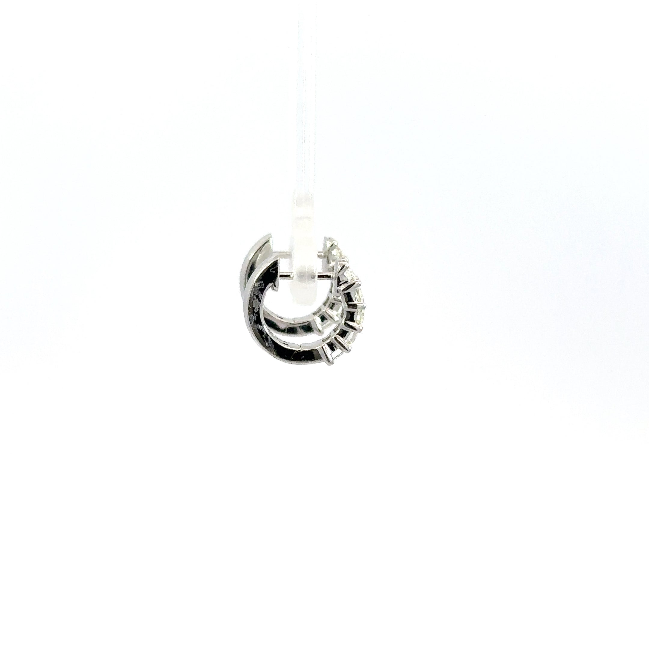 18k wg  prong set diamond hugg