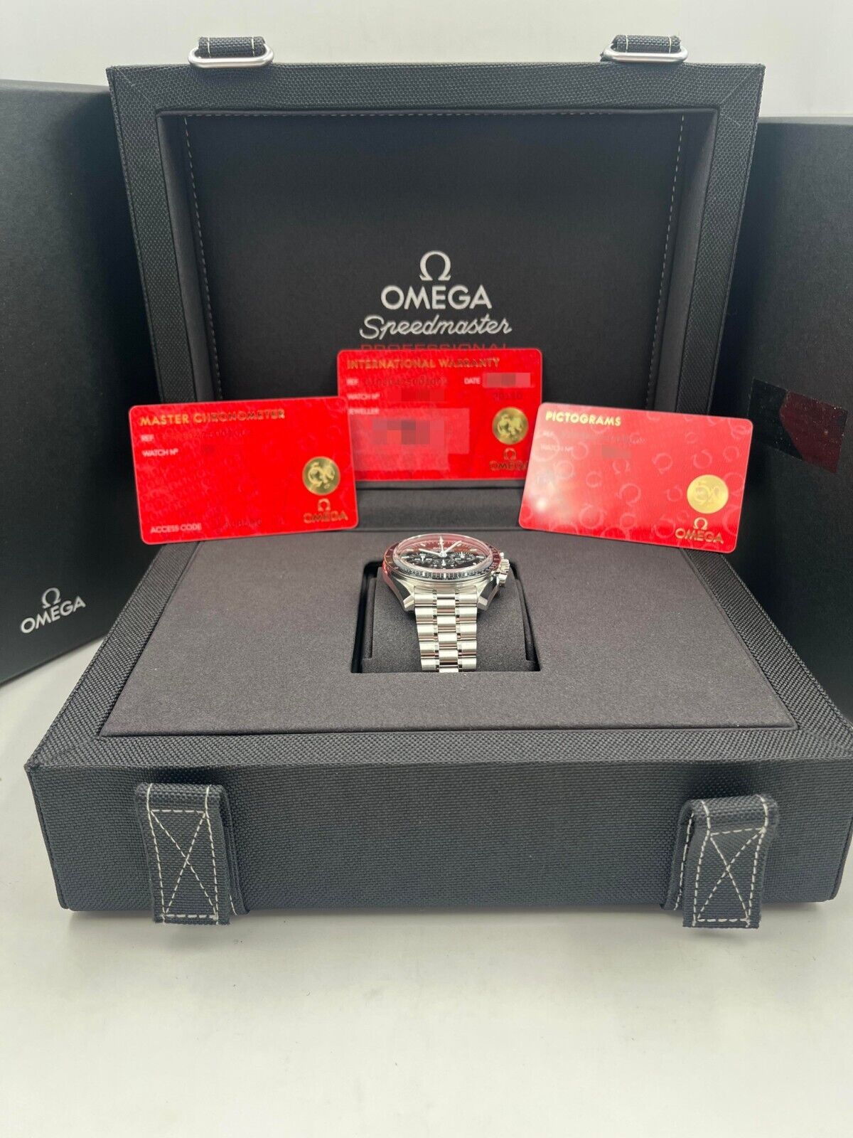 Omega Speedmaster Sapphire 310.30.42.50.01.002