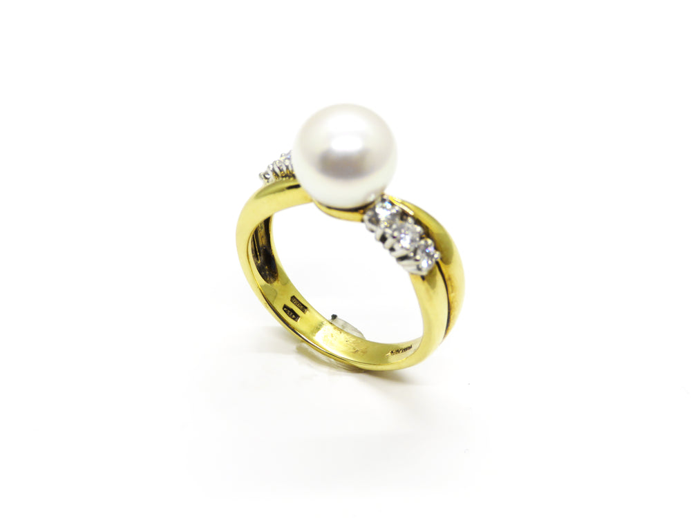 18kt Yellow Gold 9mm White Pearl and Diamond Fashion Ring