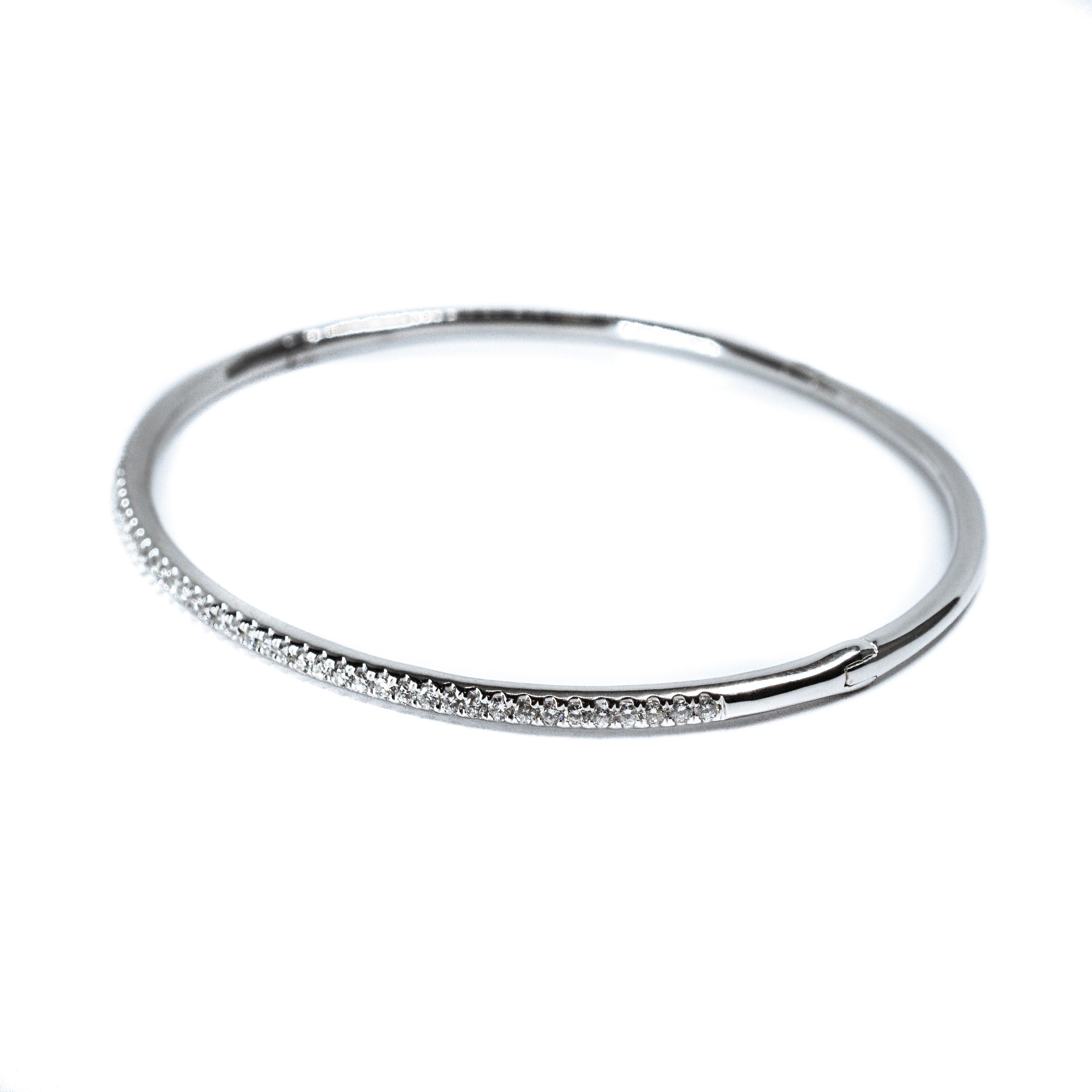 18kt White Gold Diamond Fashion Bangle Bracelet