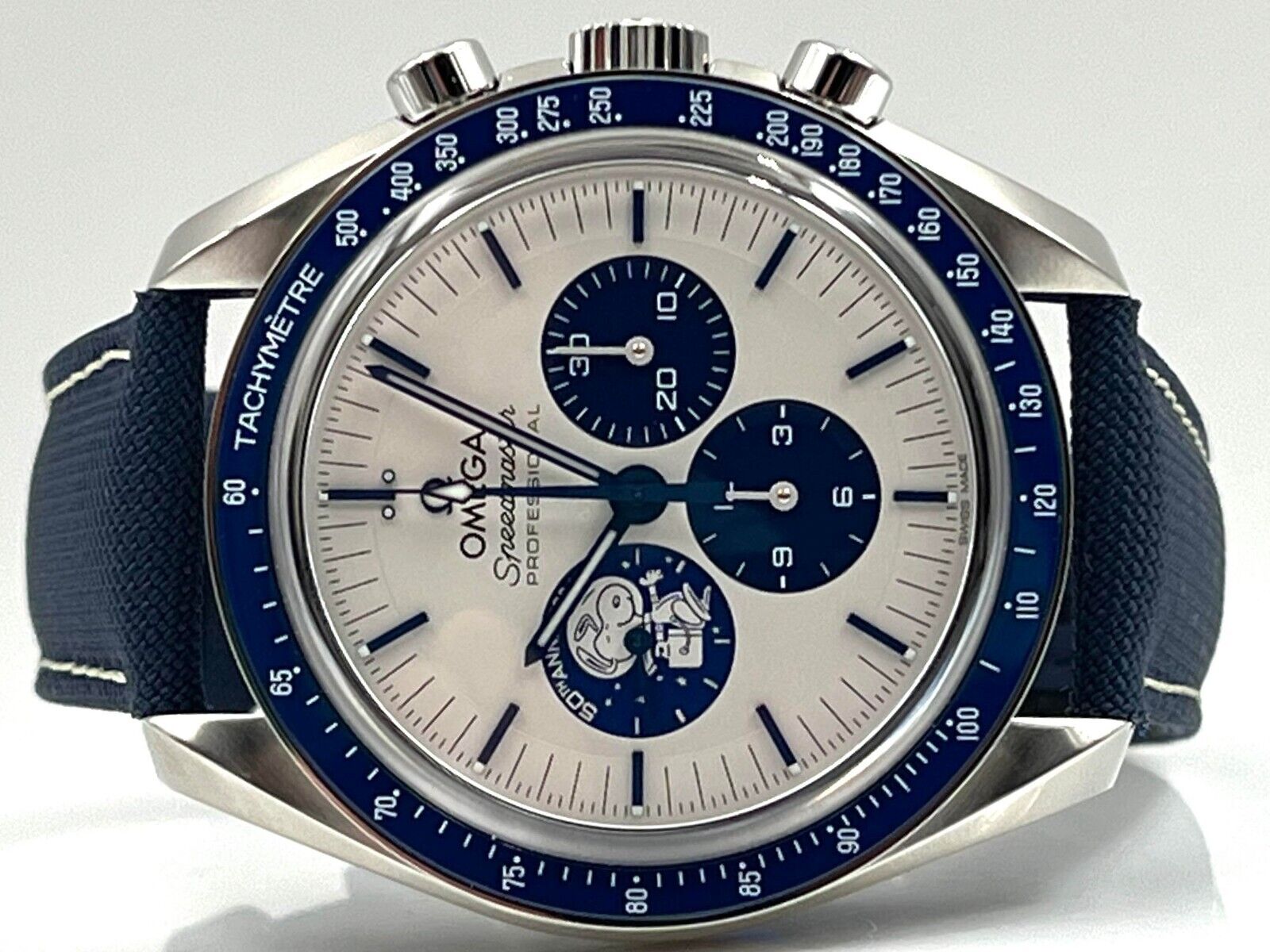 Omega Speedmaster Snoopy 310.32.42.50.02.001