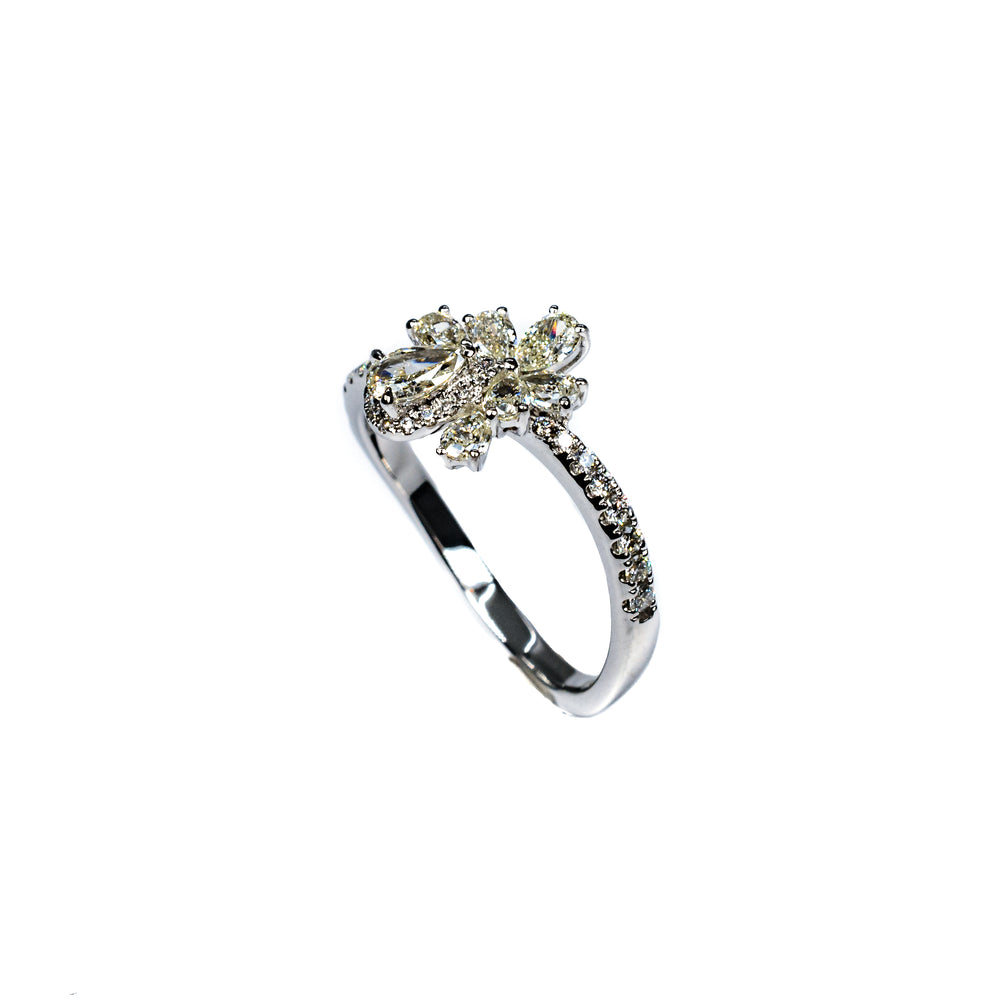 18kt White Gold Flower Ring with Pear and Round Brilliant Diamonds