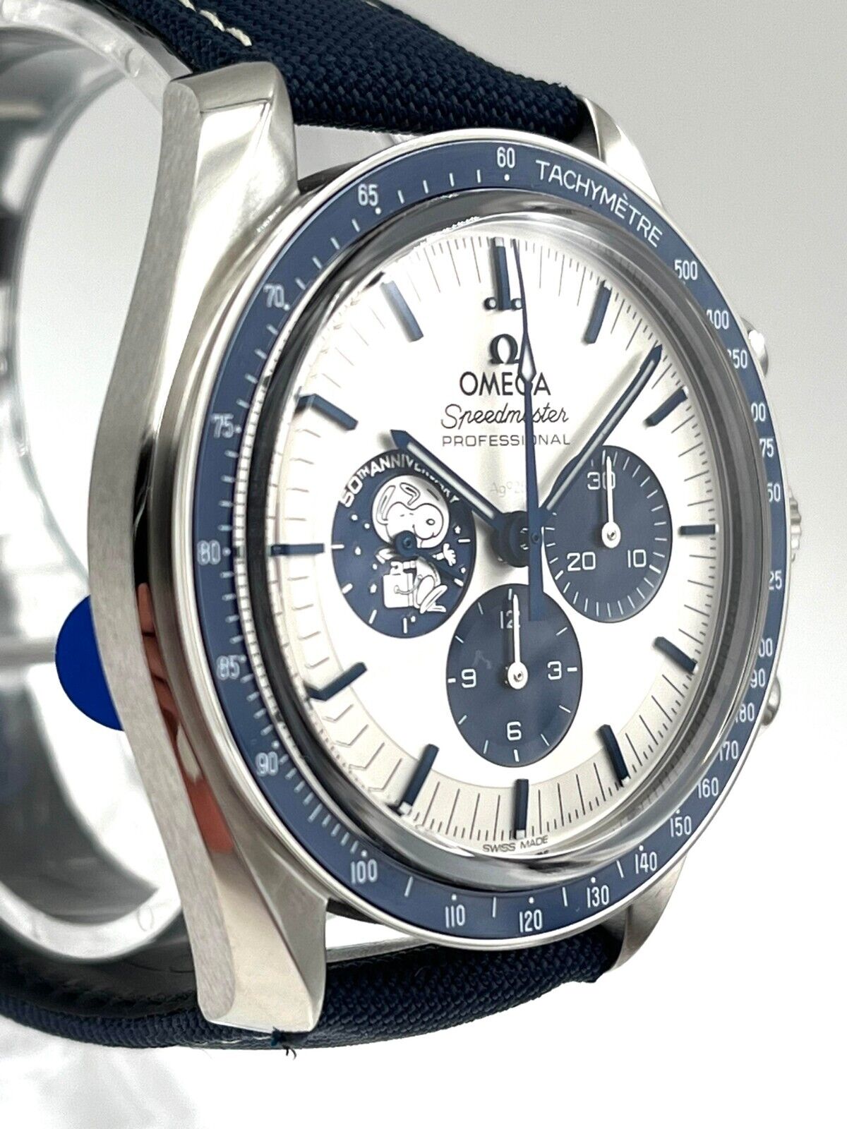 Omega Speedmaster Snoopy 310.32.42.50.02.001
