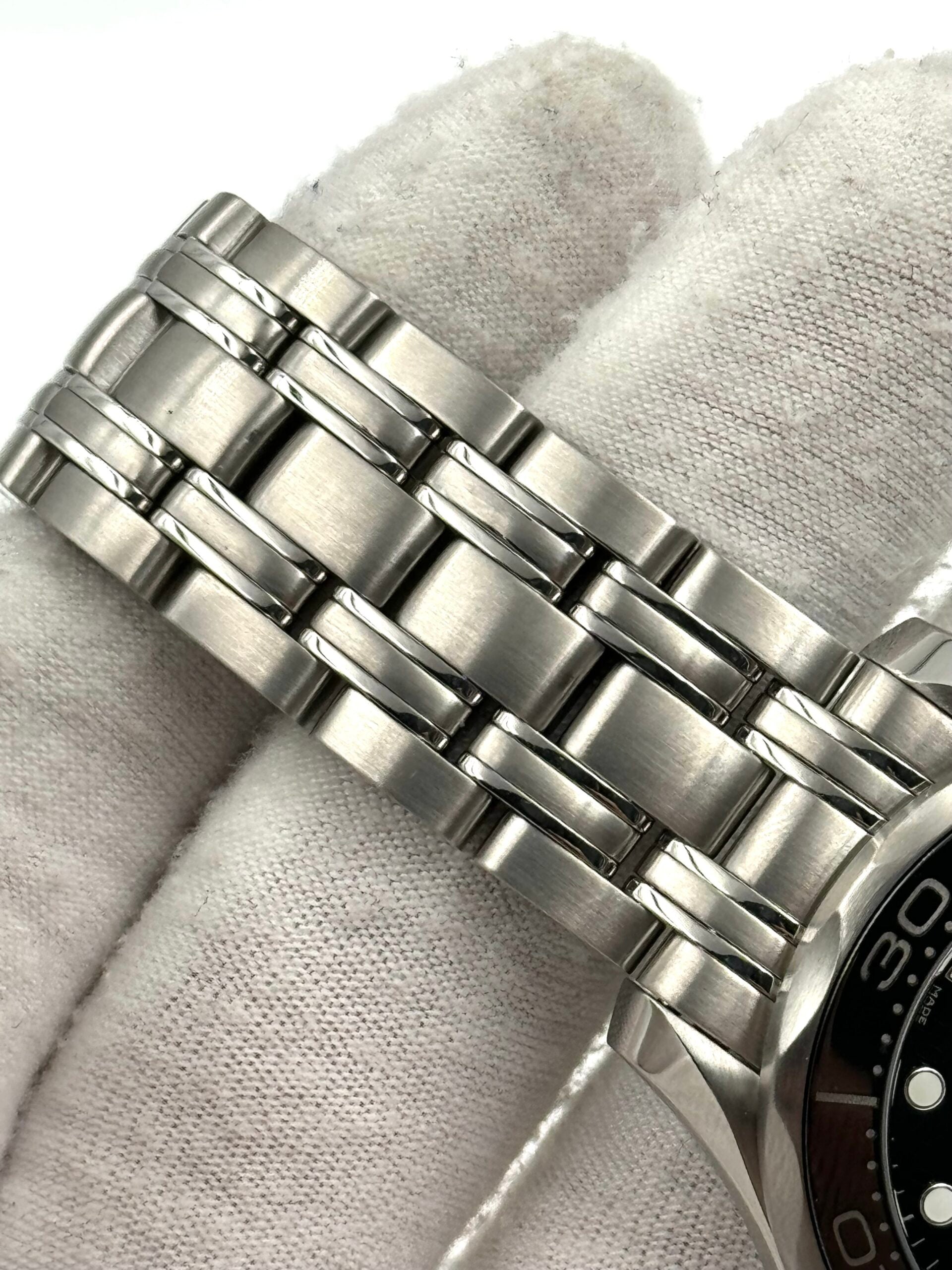 Seamaster 300M 212.30.36.20.51.001