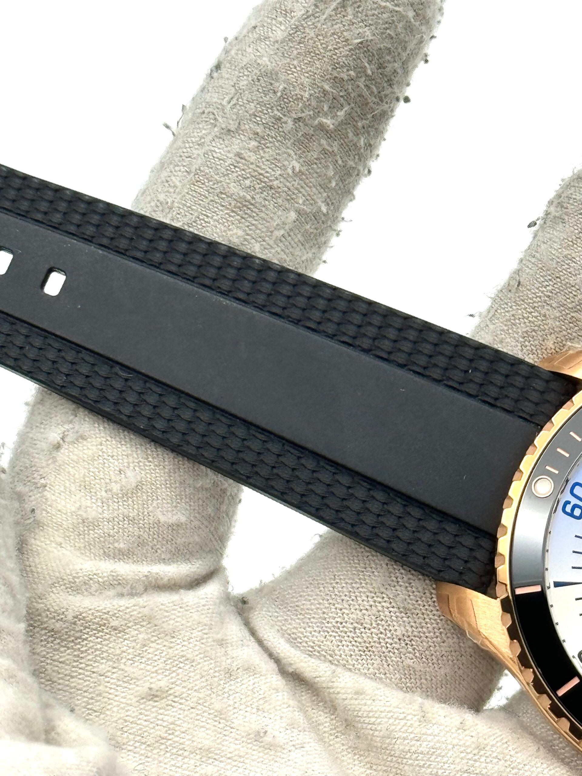 Breitling Superocean R17375