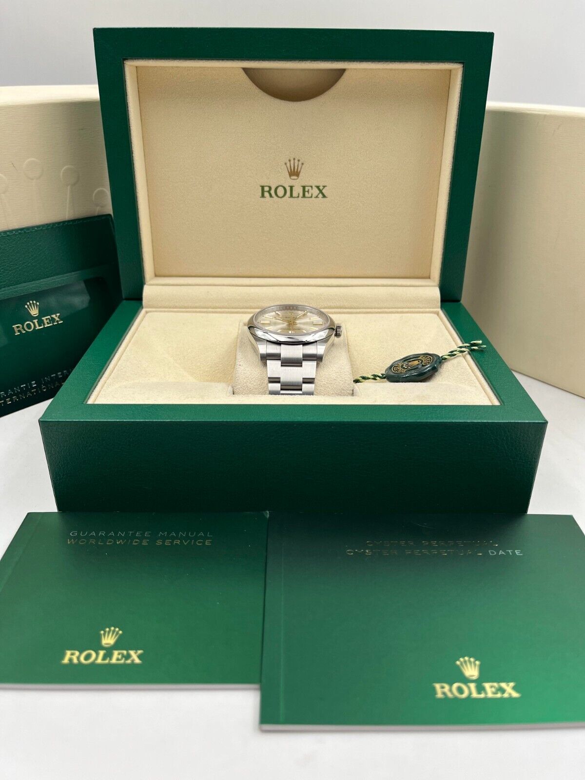 Rolex Oyster Perpetual 124300